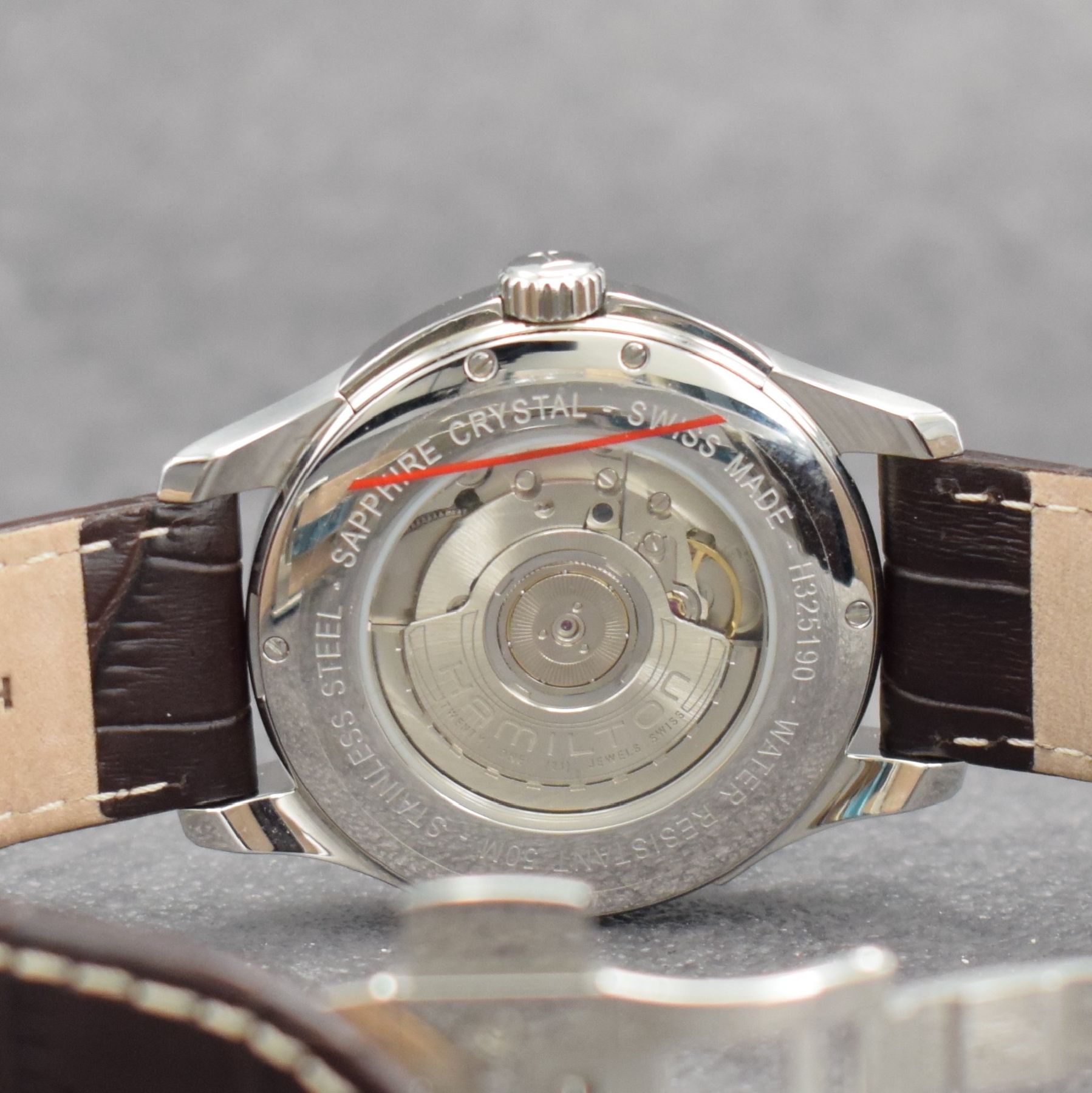 Detail e: HAMILTON Jazzmaster Herrenarmbanduhr mit Gangreserveanzeige, Schweiz um 2008, Automatik, Ref. H325190, beids. vergl. Edelstahlgeh., Boden verschr., ...