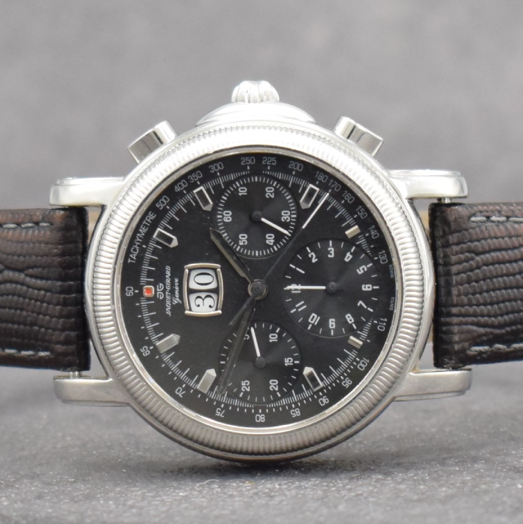 Detail a: JAQUET GIRARD Armbandchronograph mit Großdatum, Schweiz um 2000, Automatik, beids. vergl. Edelstahlgeh., geriffelte Lünette, Boden 4- fach ...