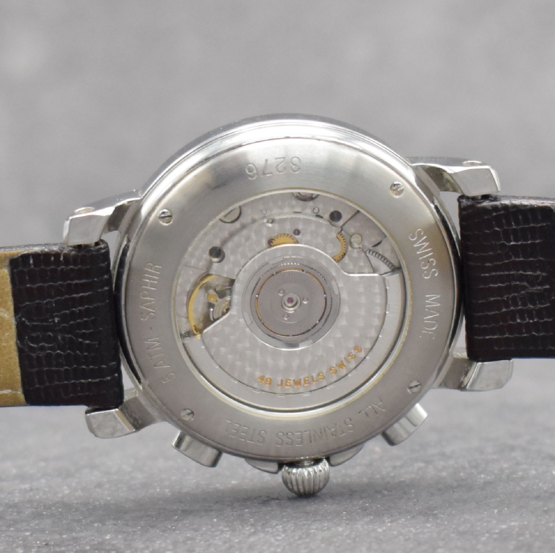 Detail e: JAQUET GIRARD Armbandchronograph mit Großdatum, Schweiz um 2000, Automatik, beids. vergl. Edelstahlgeh., geriffelte Lünette, Boden 4- fach ...
