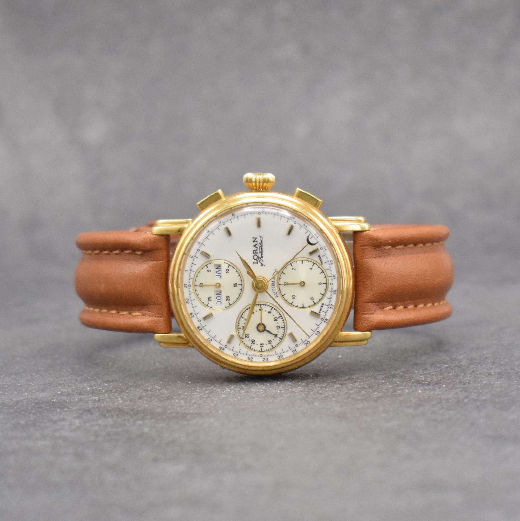 LORAN Herrenarmbanduhr mit Chronograph & Kalender in GG 750/000, Schweiz um 1990, Automatik, 3-teil. Geh., Boden & Glasrand aufgedr., weißes ...