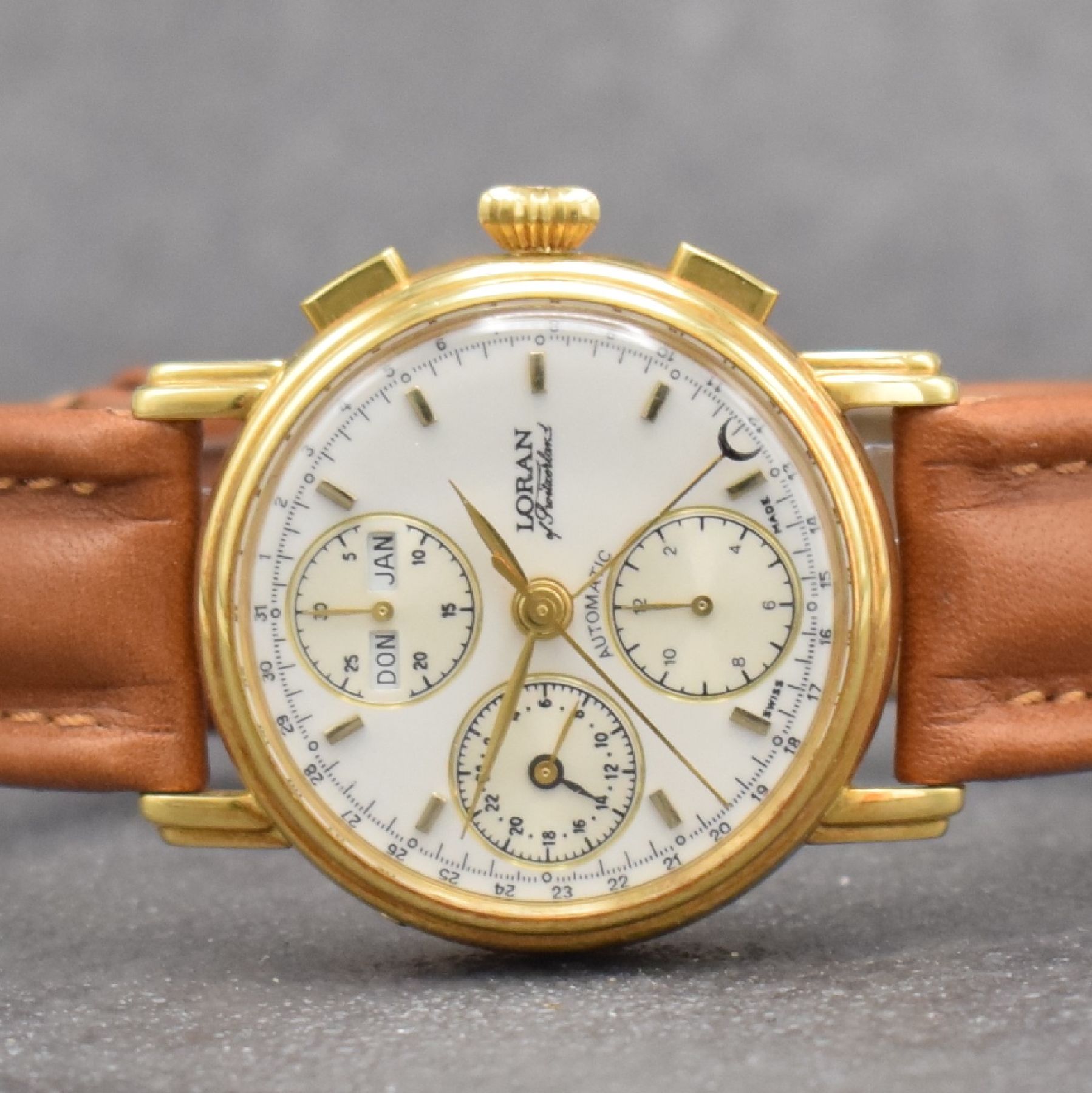 Detail a: LORAN Herrenarmbanduhr mit Chronograph & Kalender in GG 750/000, Schweiz um 1990, Automatik, 3-teil. Geh., Boden & Glasrand aufgedr., weißes ...