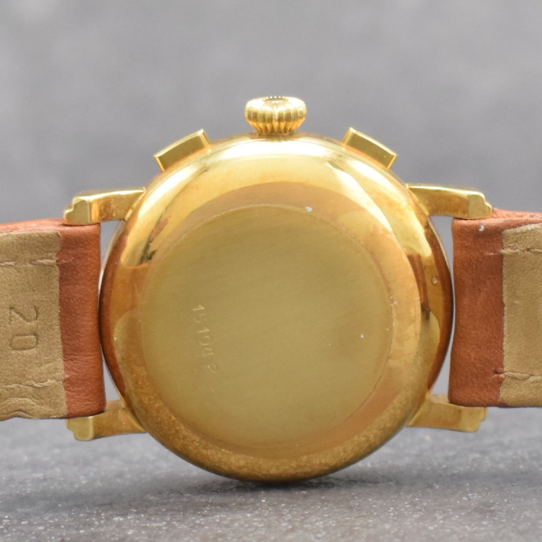 Detail d: LORAN Herrenarmbanduhr mit Chronograph & Kalender in GG 750/000, Schweiz um 1990, Automatik, 3-teil. Geh., Boden & Glasrand aufgedr., weißes ...