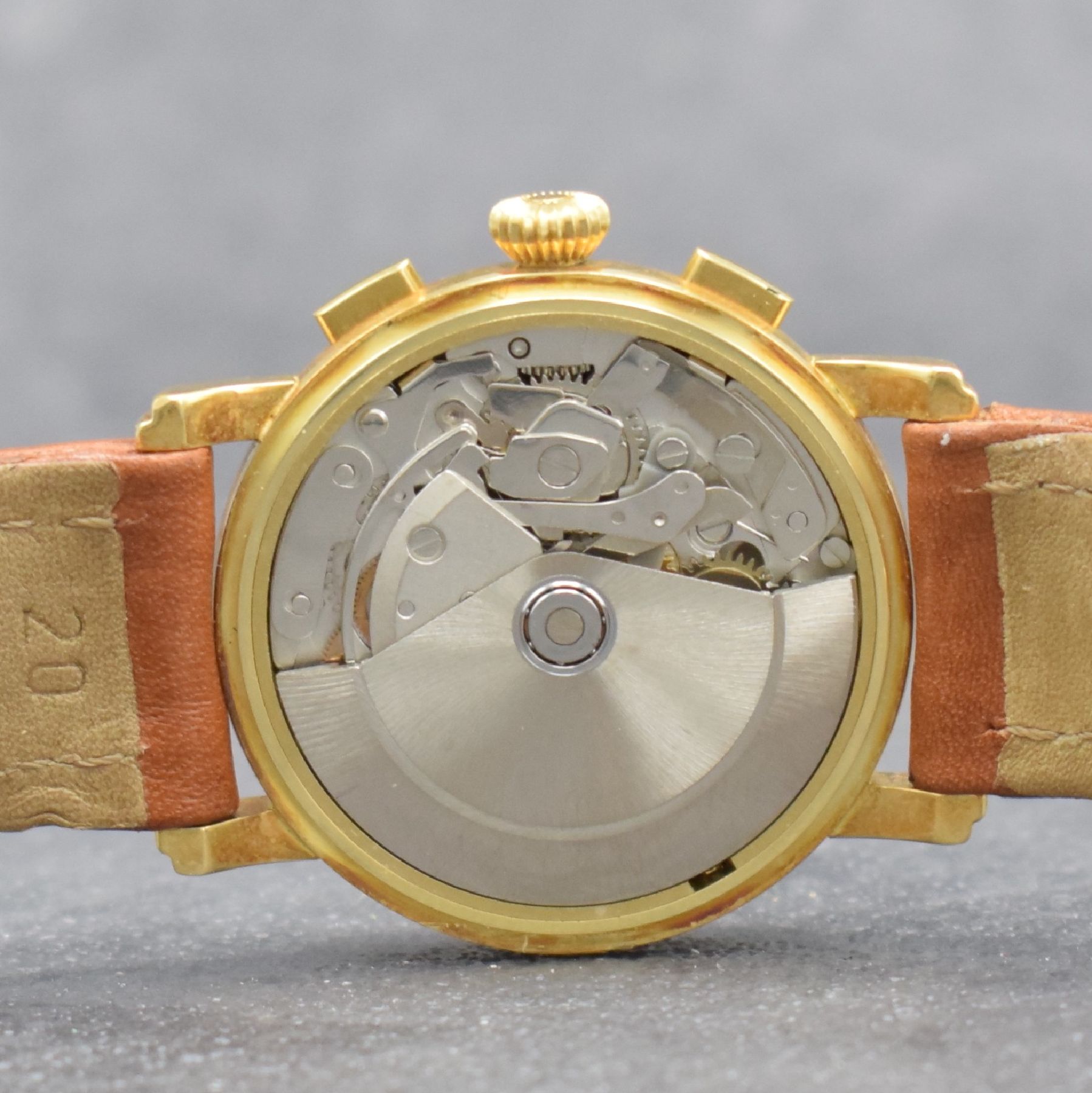 Detail f: LORAN Herrenarmbanduhr mit Chronograph & Kalender in GG 750/000, Schweiz um 1990, Automatik, 3-teil. Geh., Boden & Glasrand aufgedr., weißes ...