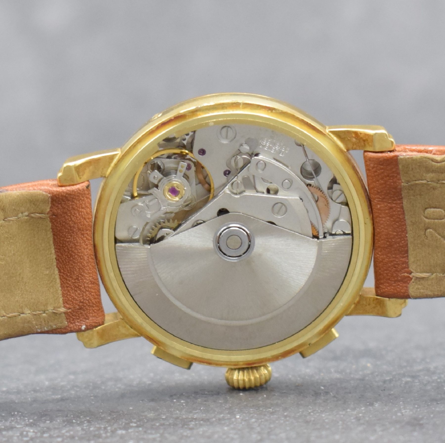 Detail g: LORAN Herrenarmbanduhr mit Chronograph & Kalender in GG 750/000, Schweiz um 1990, Automatik, 3-teil. Geh., Boden & Glasrand aufgedr., weißes ...