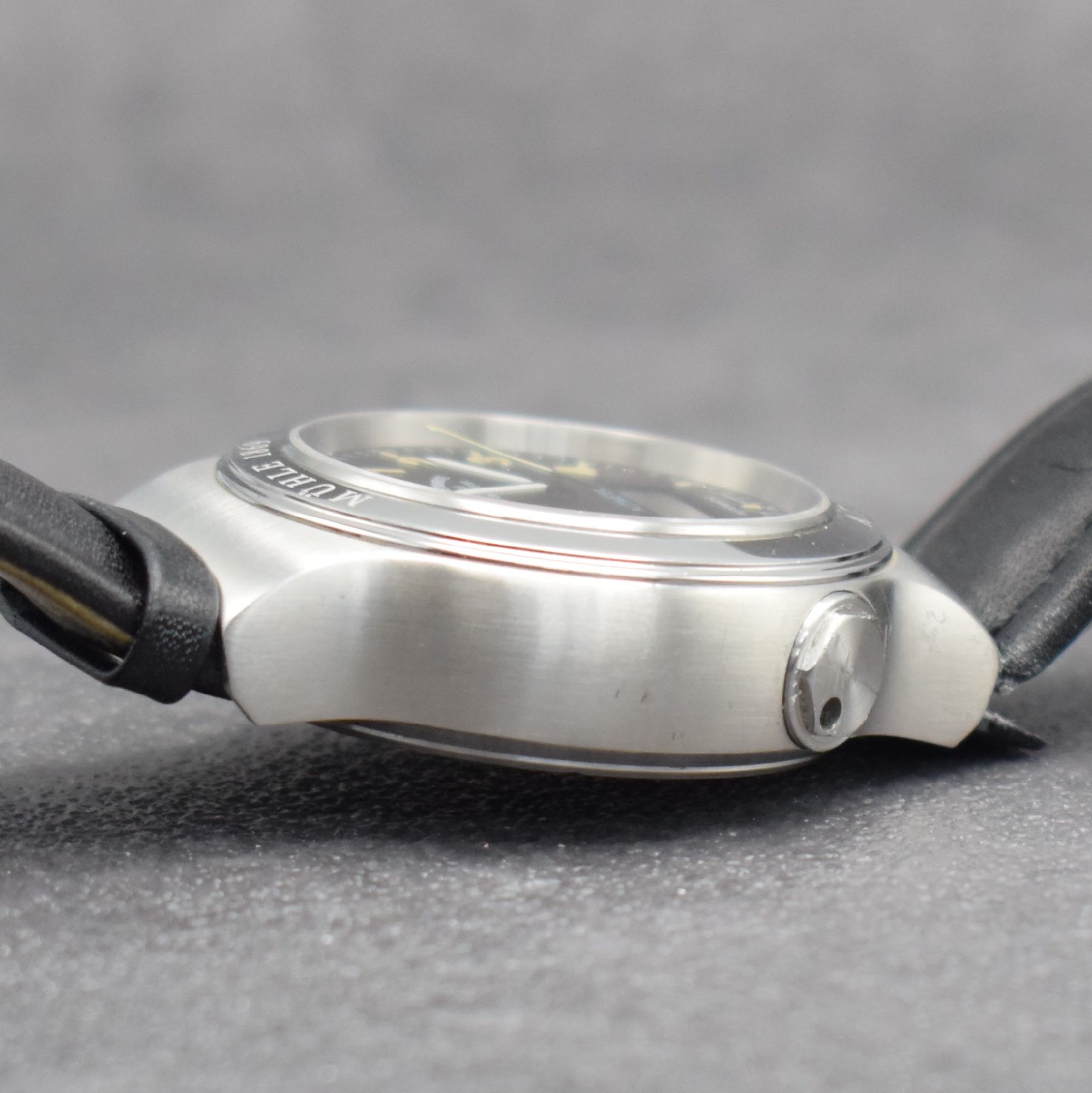 Detail e: MÜHLE Glashütte/SA Nautische Instrumente Altimeter/M Herrenarmbanduhr, Schweiz um 2005, Automatik m. elektronisch. Höhenmesser, massives beids. ...