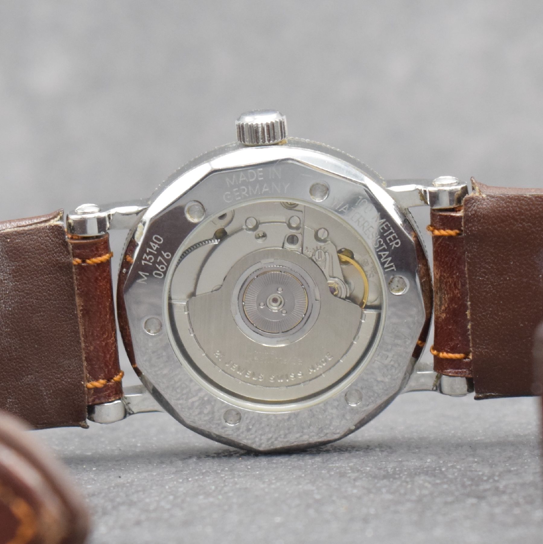 Detail d: MÜHLE Glashütte/SA Nautische Instrumente Herrenarmbanduhr mit 2er Zeitzone, Deutschland um 2000, Automatik, Ref. M 13140, beids. vergl. & verschr. ...