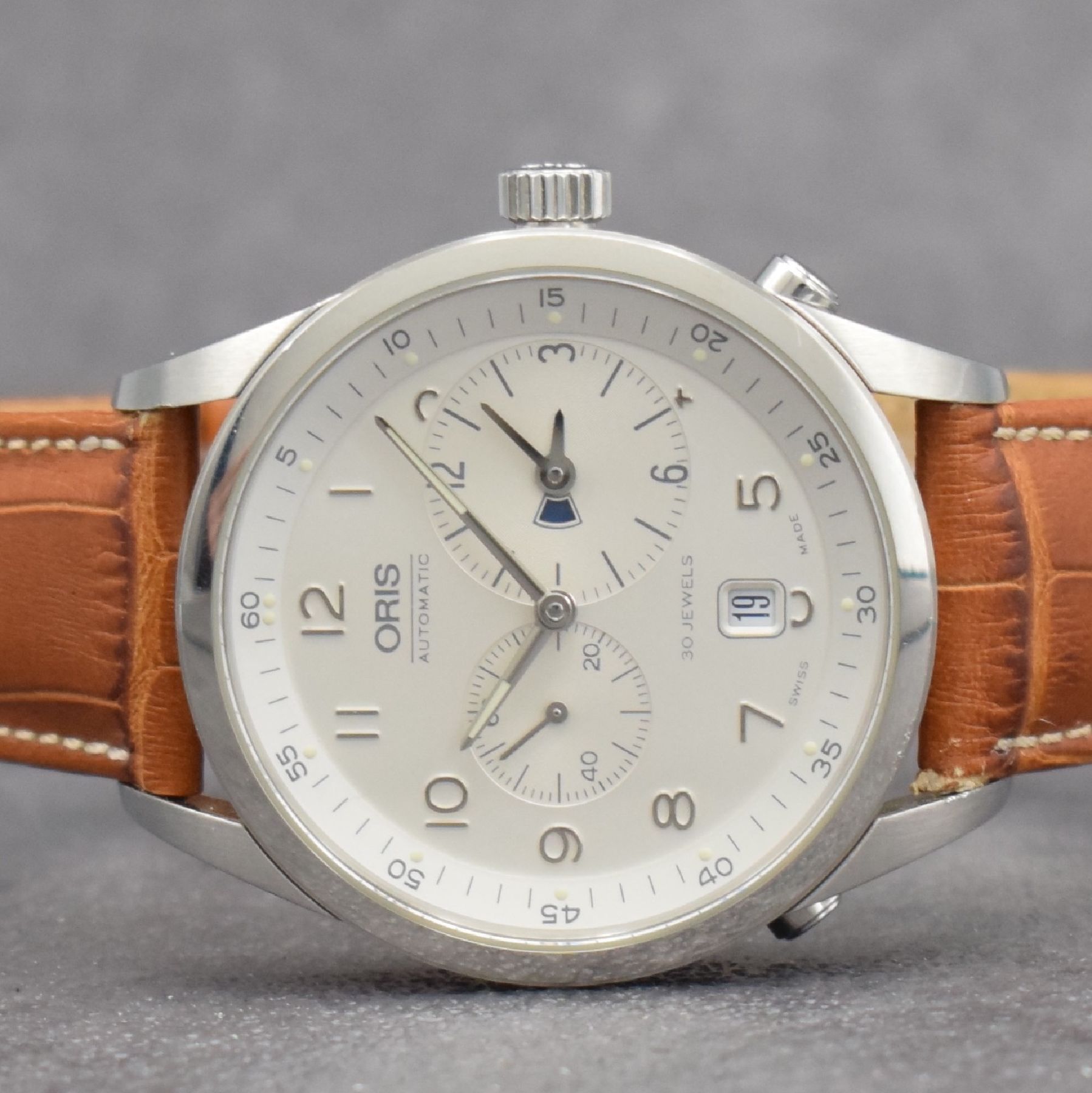 Detail a: ORIS Worldtimer Herrenarmbanduhr, Schweiz um 2005, Automatik, Ref. 7513, beids. verglastes Edelstahlgeh., Boden geschr., silb. Zifferbl. m. ...