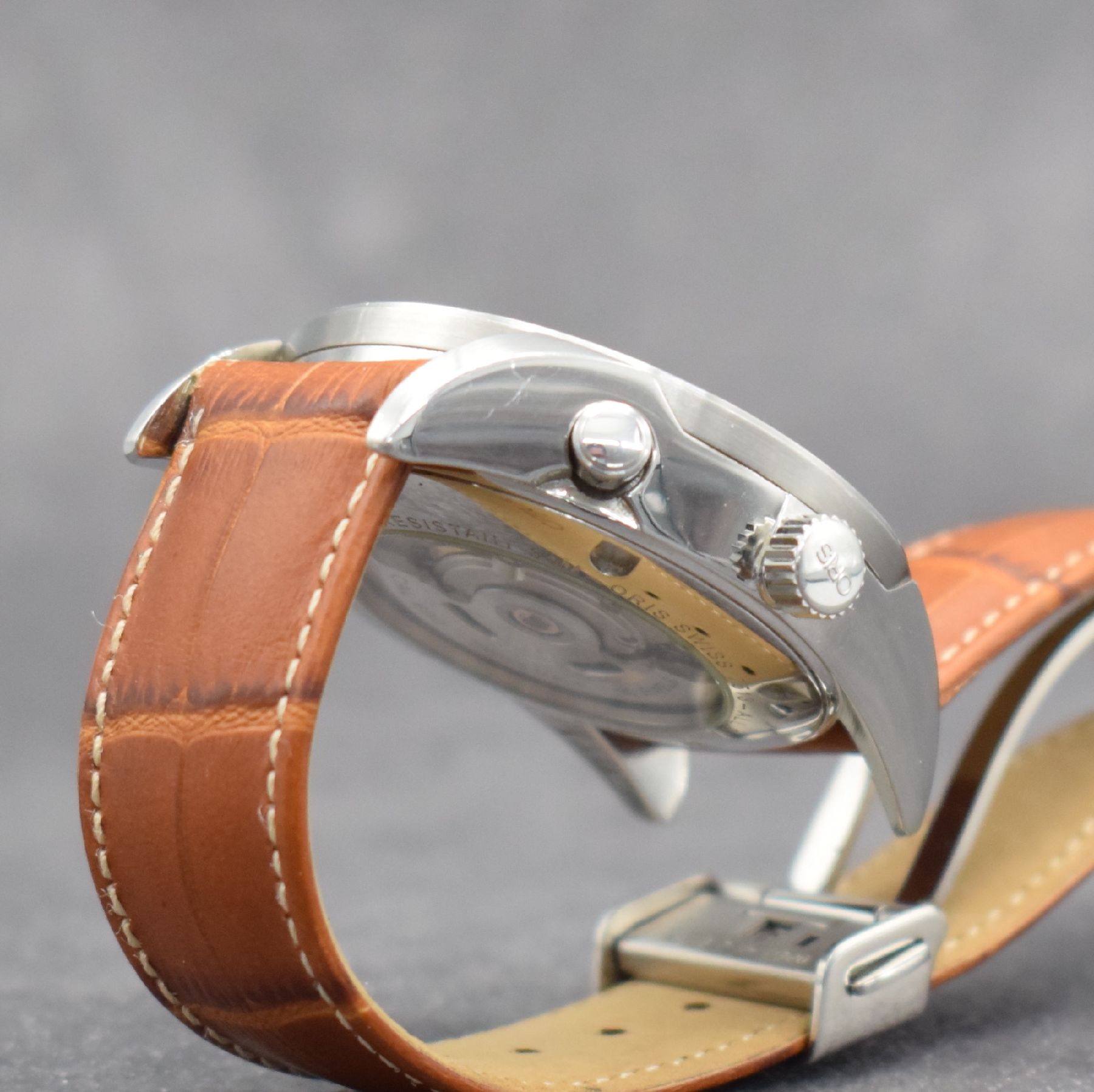 Detail e: ORIS Worldtimer Herrenarmbanduhr, Schweiz um 2005, Automatik, Ref. 7513, beids. verglastes Edelstahlgeh., Boden geschr., silb. Zifferbl. m. ...