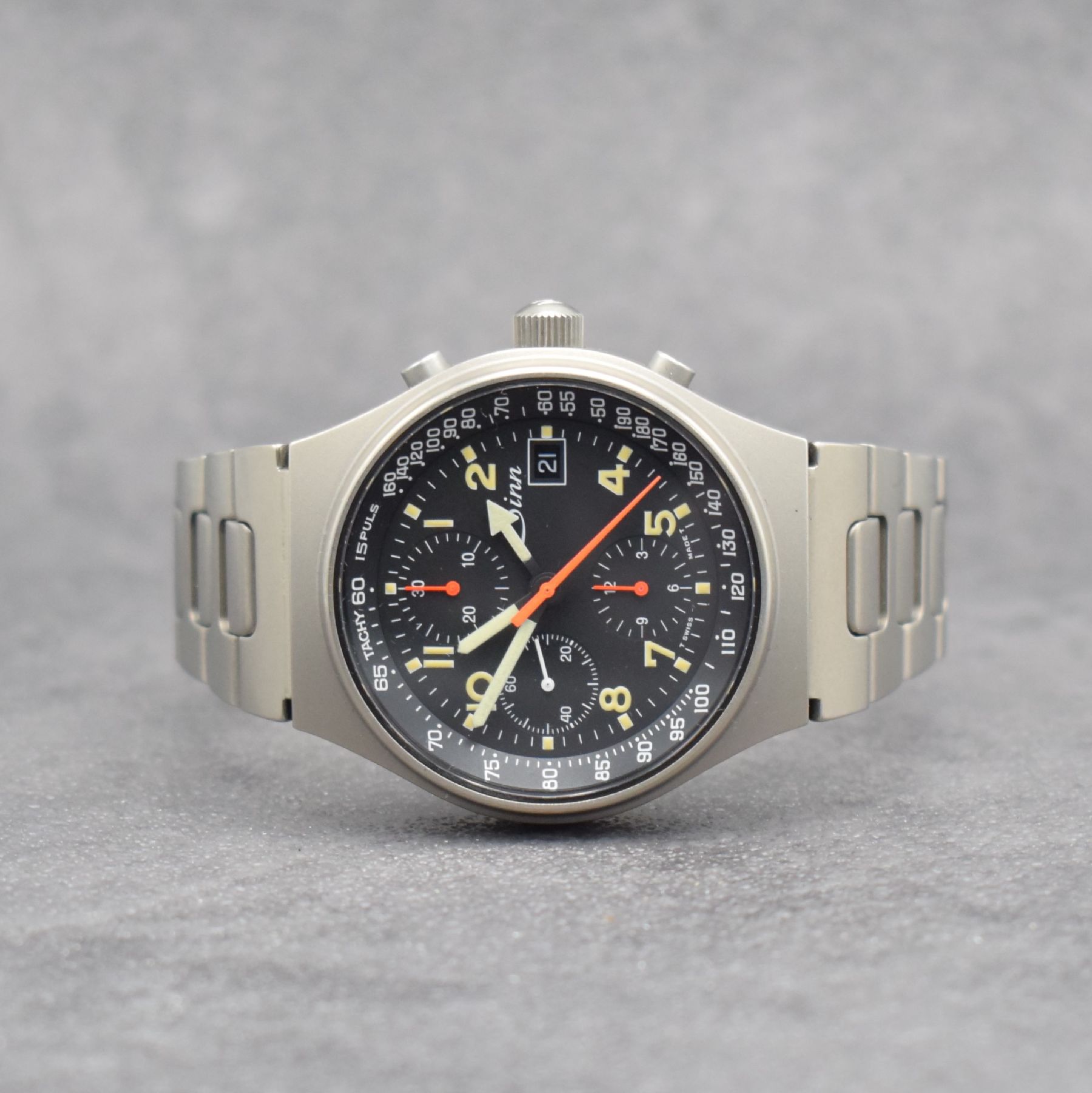 SINN GMT Herrenarmbanduhr mit Chronograph, Deutschland/Schweiz um 1997, Automatik, beids. vergl. & verschr. Titan-Geh. inkl. Titanband m. Faltschl., ...