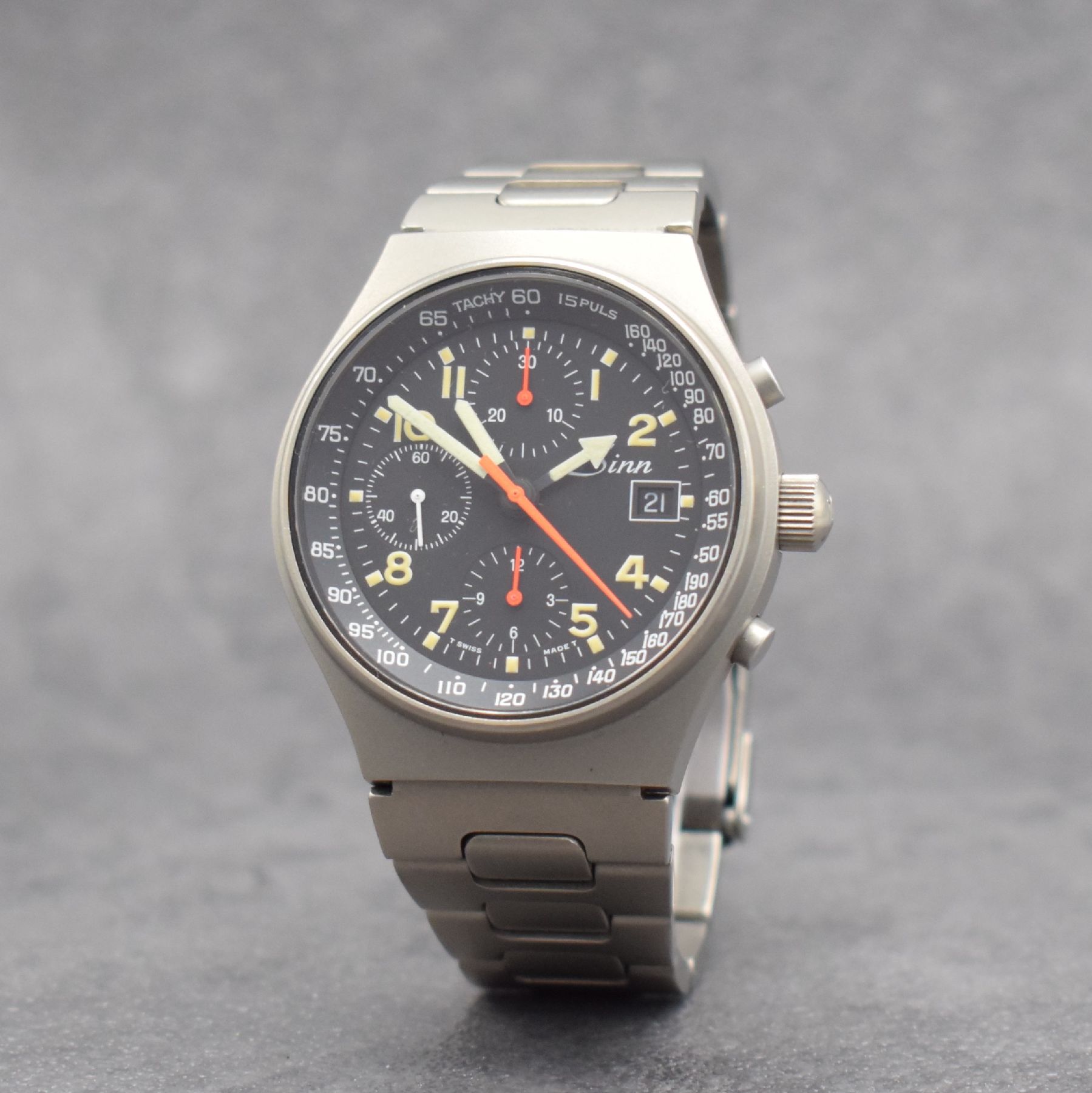 Detail b: SINN GMT Herrenarmbanduhr mit Chronograph, Deutschland/Schweiz um 1997, Automatik, beids. vergl. & verschr. Titan-Geh. inkl. Titanband m. Faltschl., ...