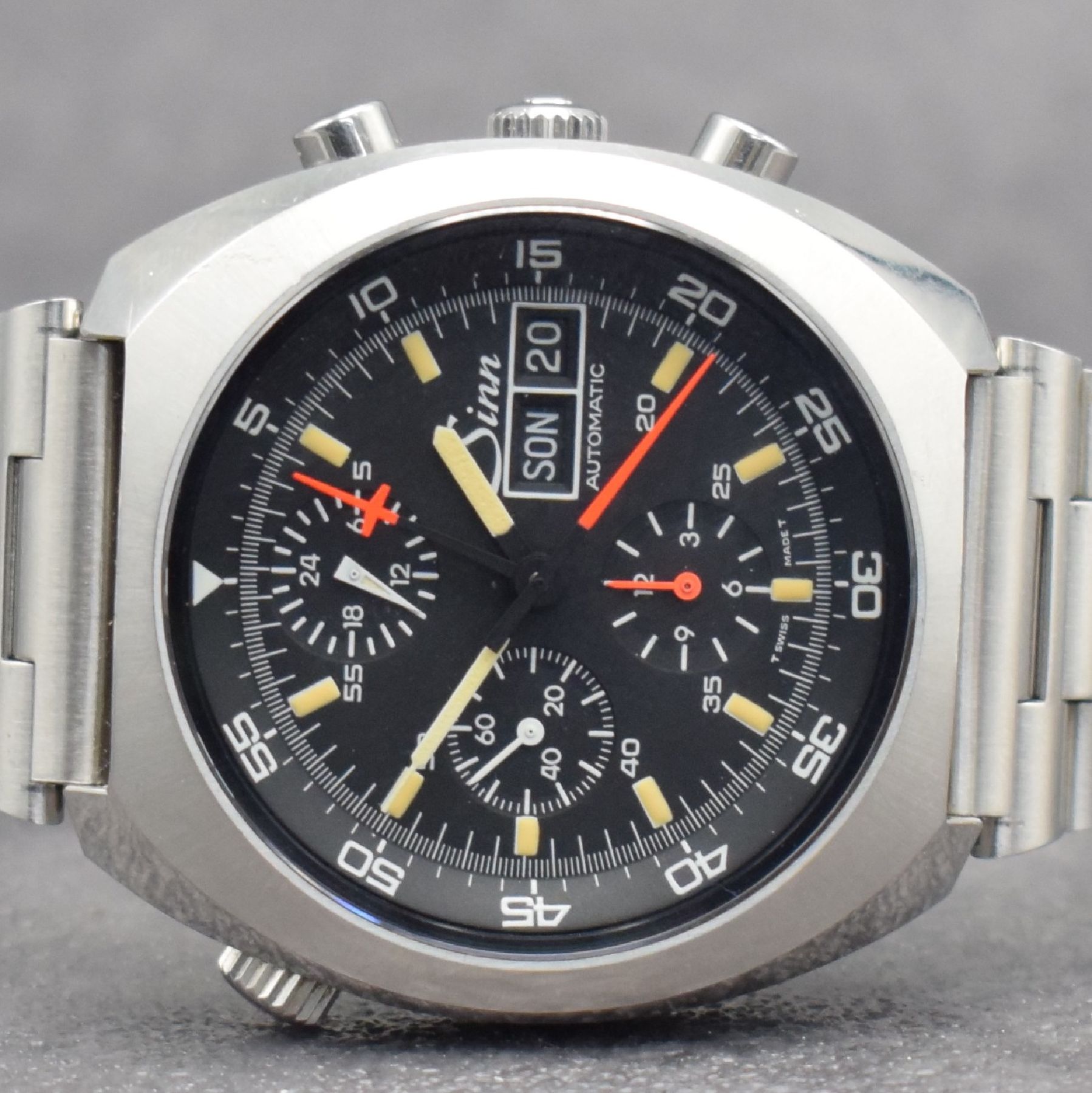 Detail a: SINN seltene Herrenarmbanduhr mit Chronograph Referenz 140/42 anlässlich der ersten deutschen Spacelab Mission, Schweiz/Deutschland um 1990, ...