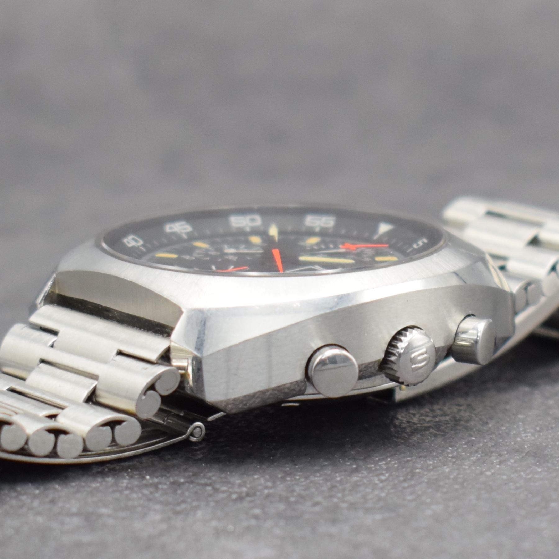 Detail e: SINN seltene Herrenarmbanduhr mit Chronograph Referenz 140/42 anlässlich der ersten deutschen Spacelab Mission, Schweiz/Deutschland um 1990, ...