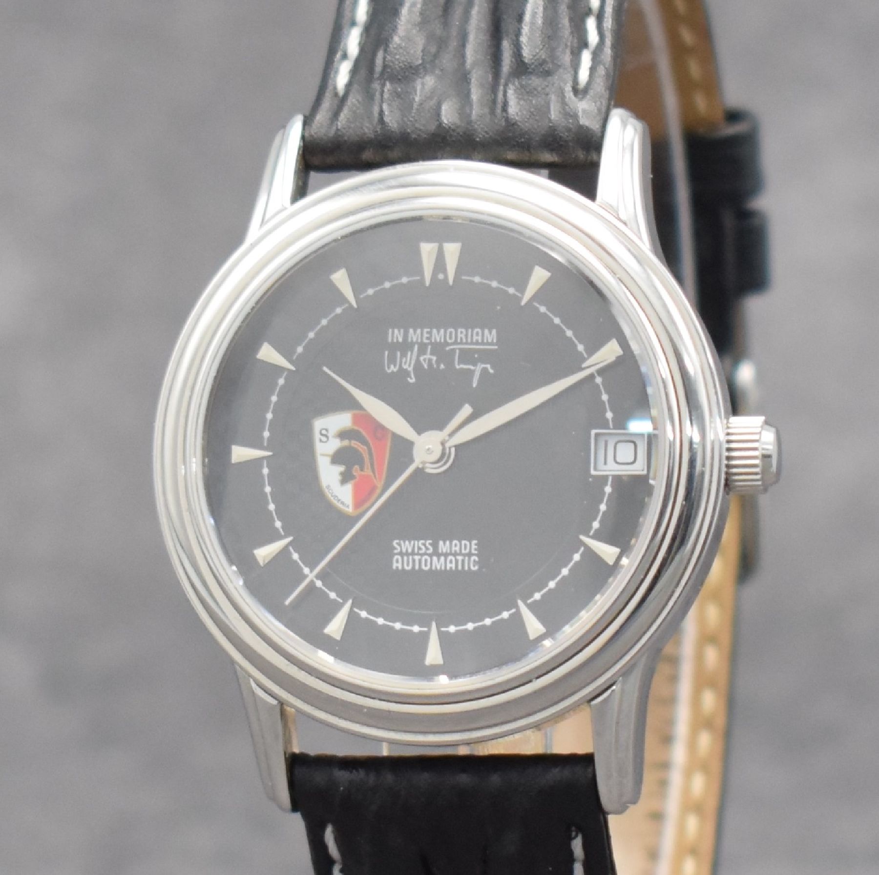 Detail a: In Memorian Wolfgang von Trips Gedächtnisuhr "Sportivo", Schweiz um 2000, Automatik, zur Erinnerung an Formel-1 Fahrer, Zifferblatt mit ...