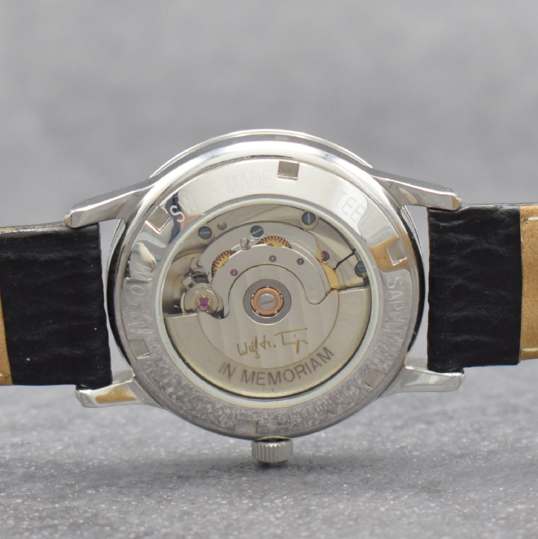 Detail e: In Memorian Wolfgang von Trips Gedächtnisuhr "Sportivo", Schweiz um 2000, Automatik, zur Erinnerung an Formel-1 Fahrer, Zifferblatt mit ...