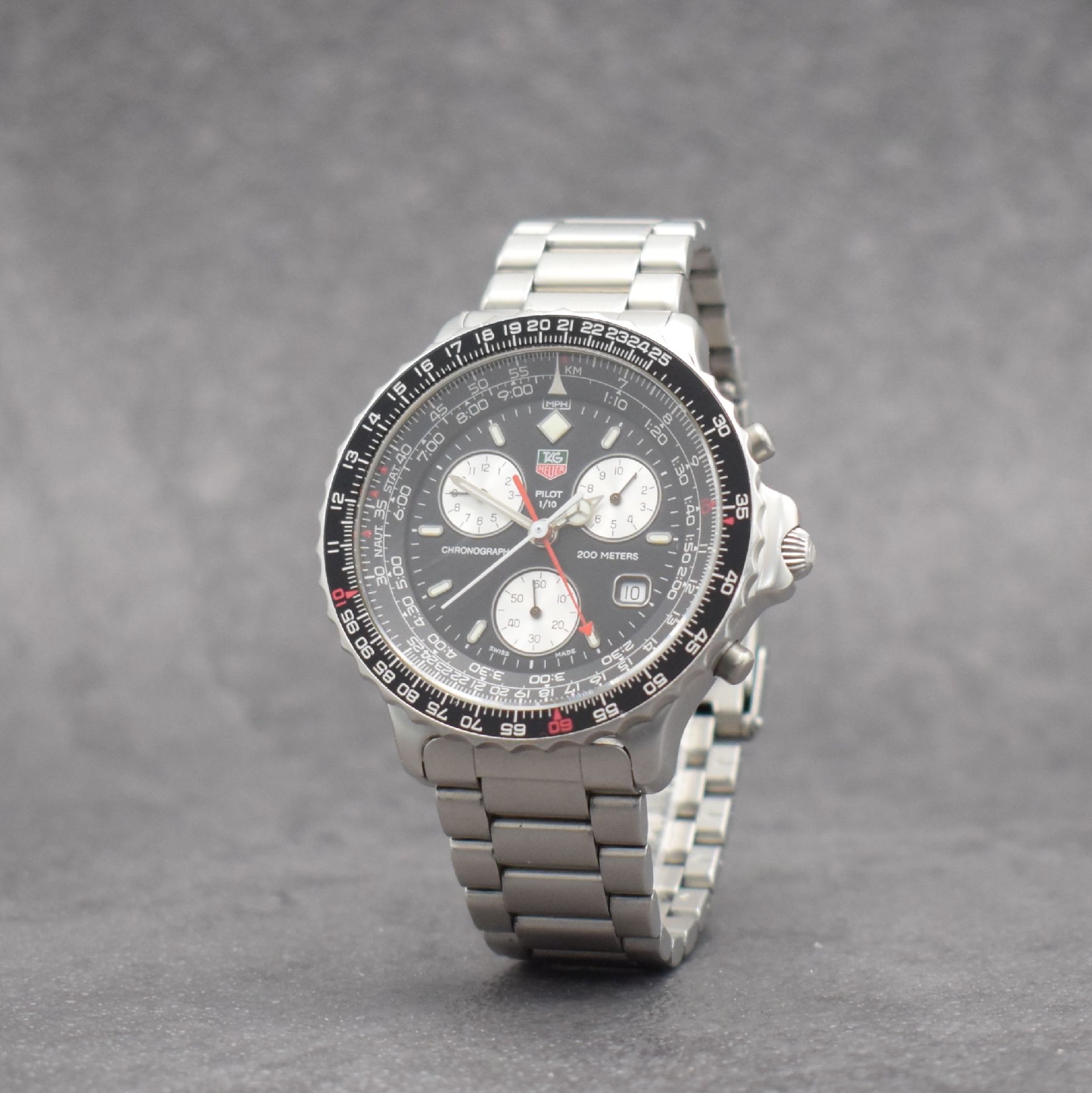 Detail b: TAG HEUER Pilot Herrenarmbanduhr mit Chronograph, Schweiz um 1995, quarz, Ref. CS1111-0, verschr. Edelstahlgeh. inkl. Band m. Faltschl., beids. ...