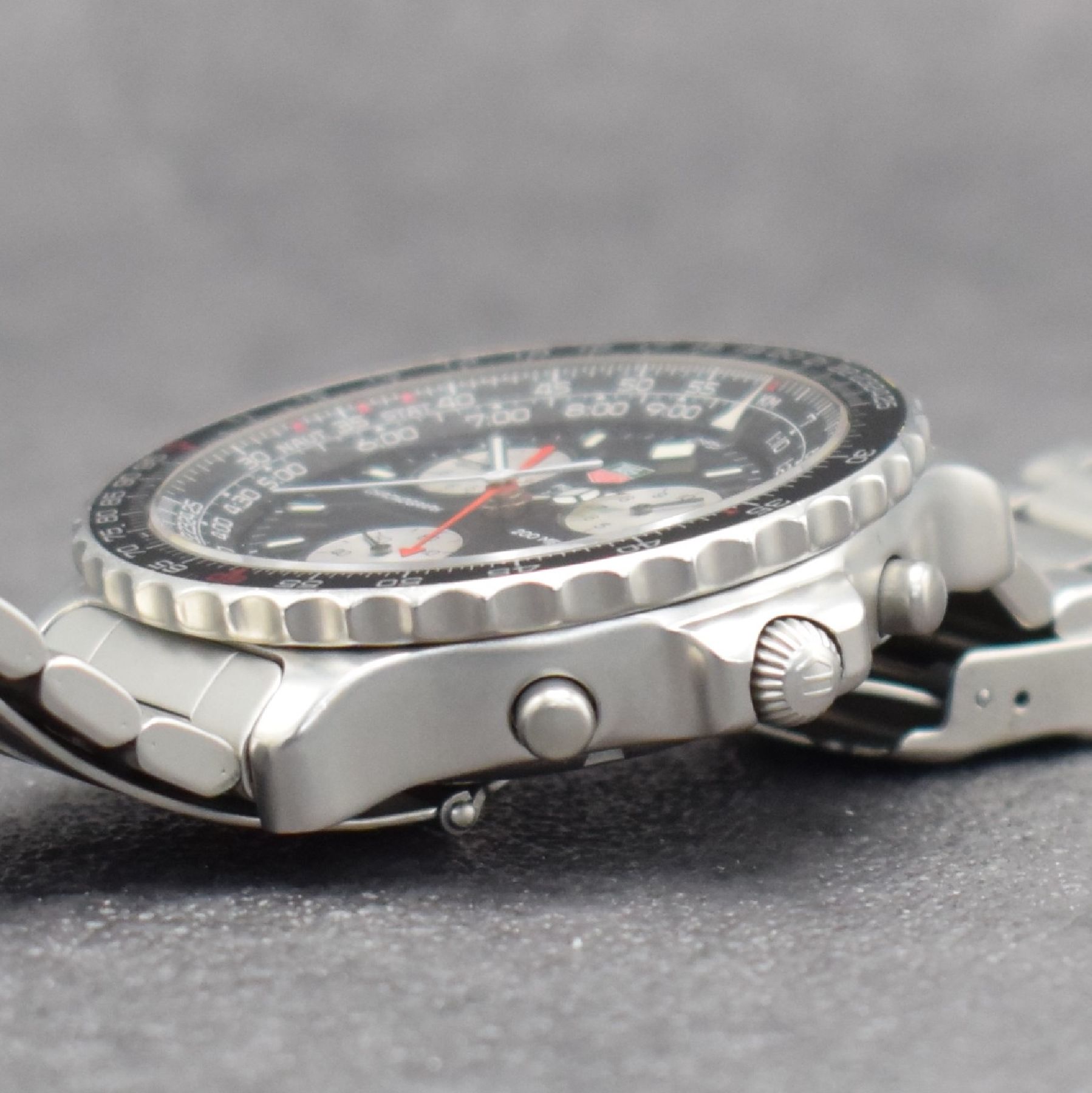 Detail e: TAG HEUER Pilot Herrenarmbanduhr mit Chronograph, Schweiz um 1995, quarz, Ref. CS1111-0, verschr. Edelstahlgeh. inkl. Band m. Faltschl., beids. ...