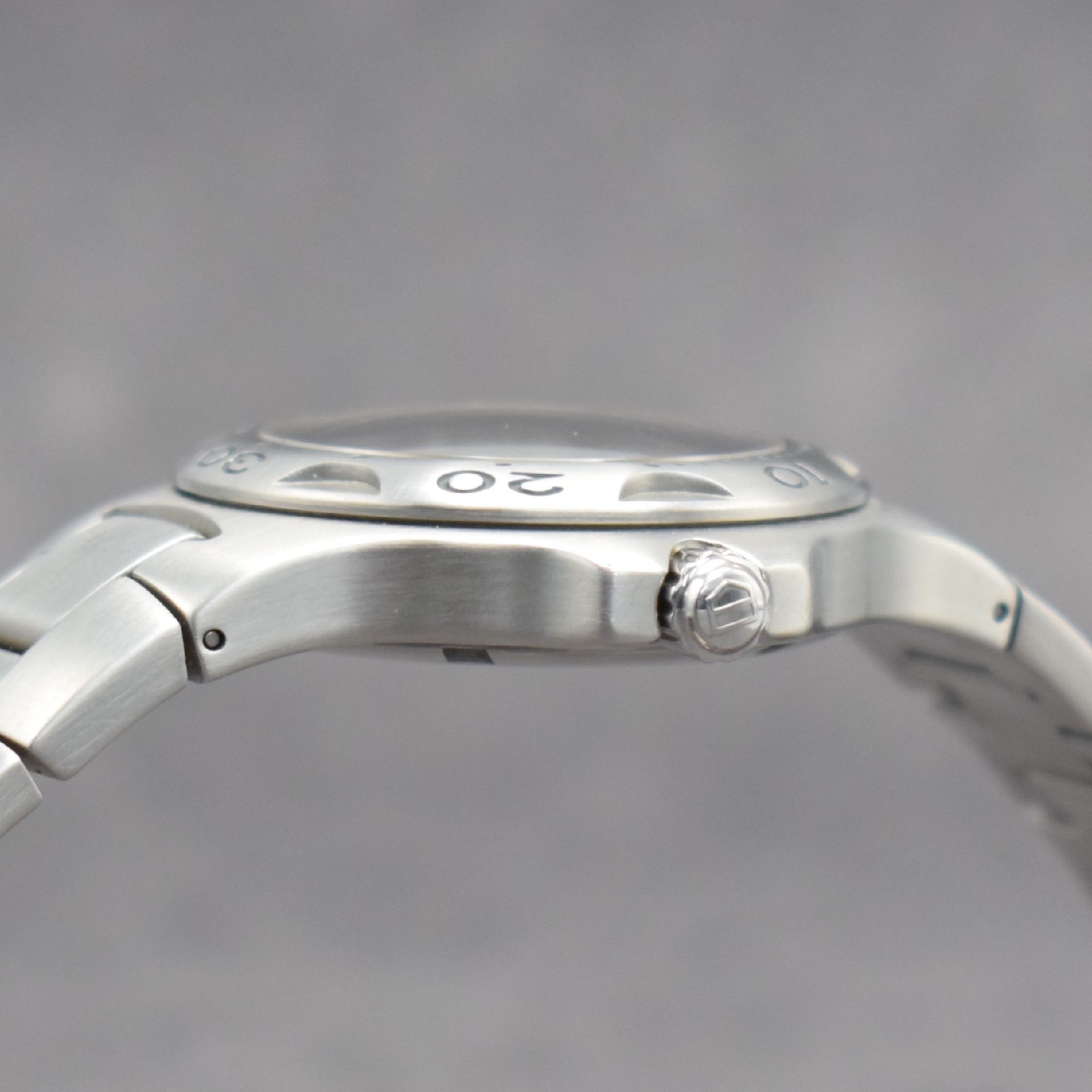 Detail d: TAG HEUER Herrenarmbanduhr Modellserie Kirium, Schweiz um 2000, Automatik, Chronometer in Edelstahl inkl. Gliederband, Boden & Krone verschr., eins. ...