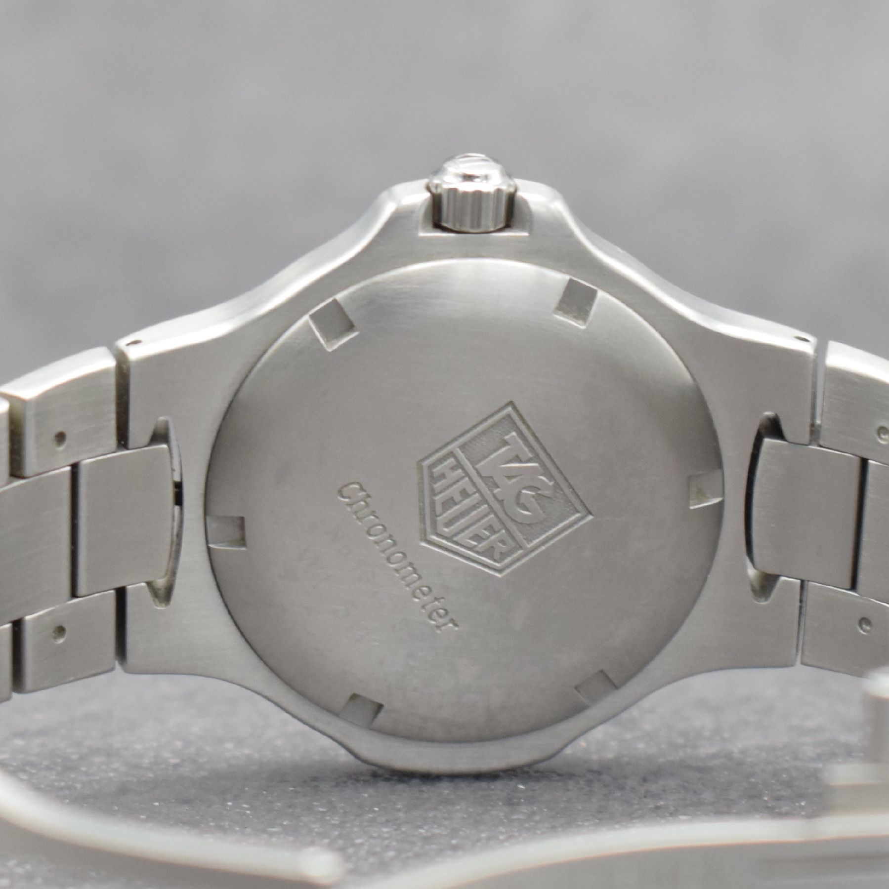Detail e: TAG HEUER Herrenarmbanduhr Modellserie Kirium, Schweiz um 2000, Automatik, Chronometer in Edelstahl inkl. Gliederband, Boden & Krone verschr., eins. ...