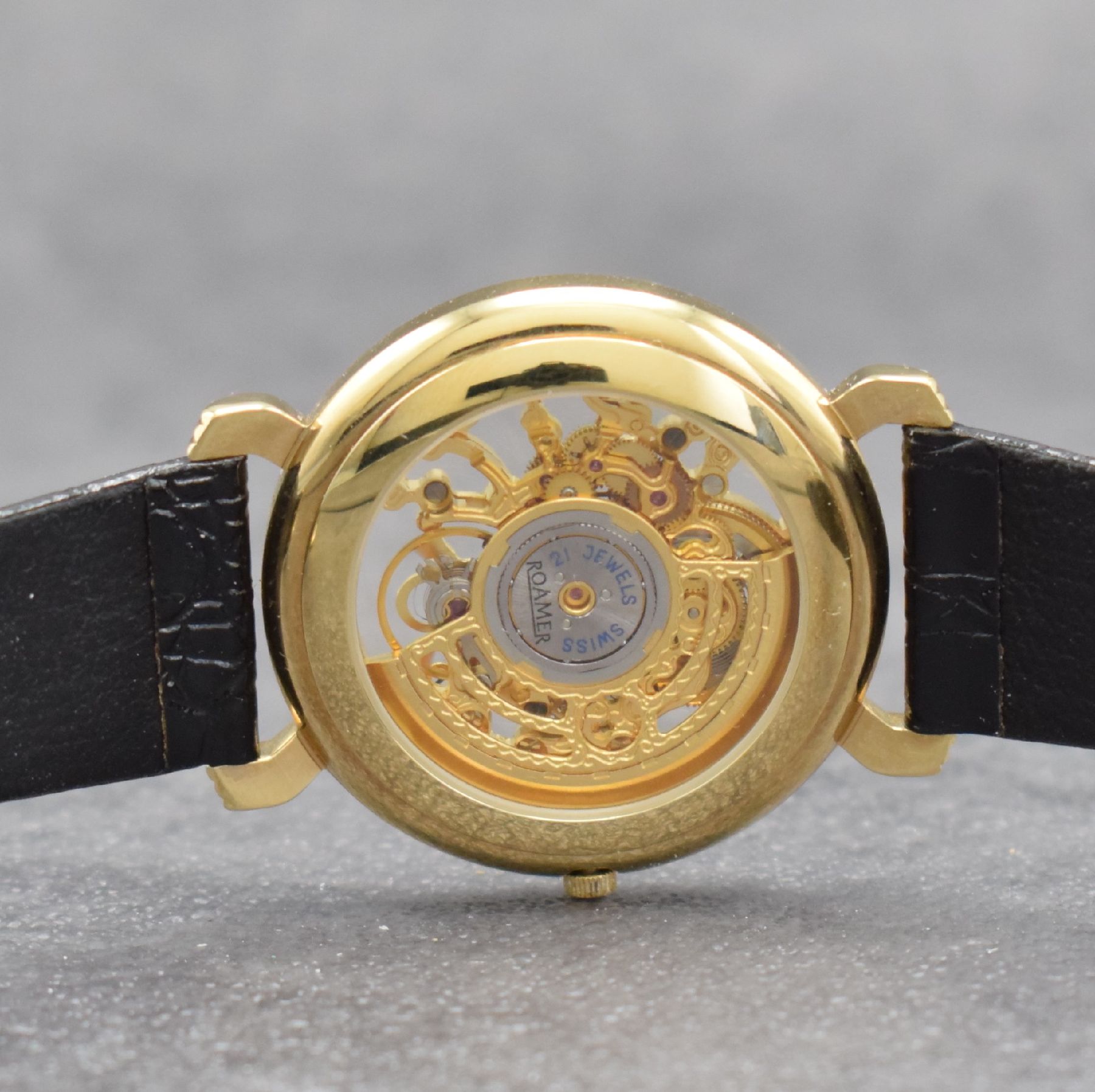 Detail e: ROAMER skelettierte Herrenarmbanduhr, Automatik, Schweiz um 1990, verg. Geh. beids. vergl., äußerer Zifferblattring m. röm. Std., Anz. v. Std., ...