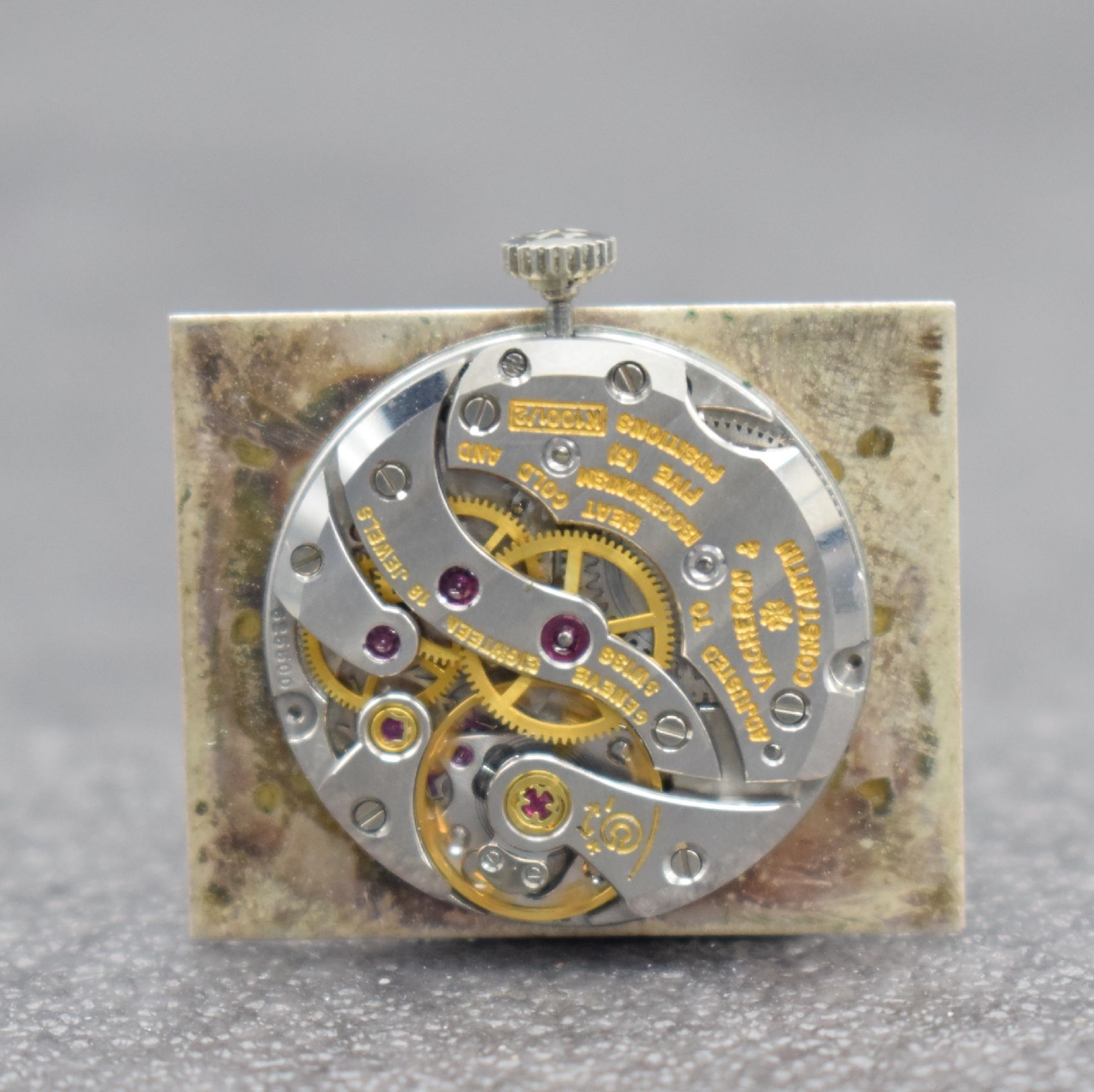 Detail h: VACHERON & CONSTANTIN Herrenarmbanduhr in WG 750/000 Referenz 7139, Handaufzug, Schweiz um 1975, 2-teil. Geh., Boden aufgedr., Milanaiseband, silb. ...