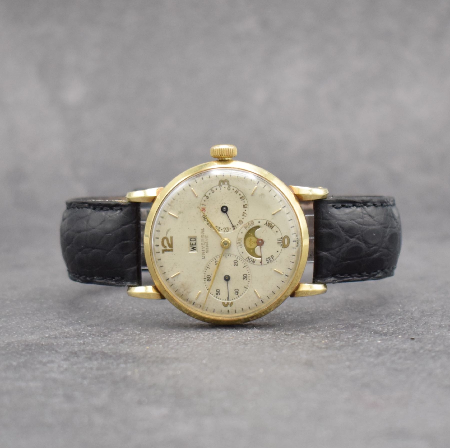 UNIVERSAL GENEVE Herrenarmbanduhr in GG 585/000 mit Vollkalender Kaliber 291, Schweiz um 1947, Handaufzug, 3-tlg. Geh., Boden m. Widmung & Glasrand ...