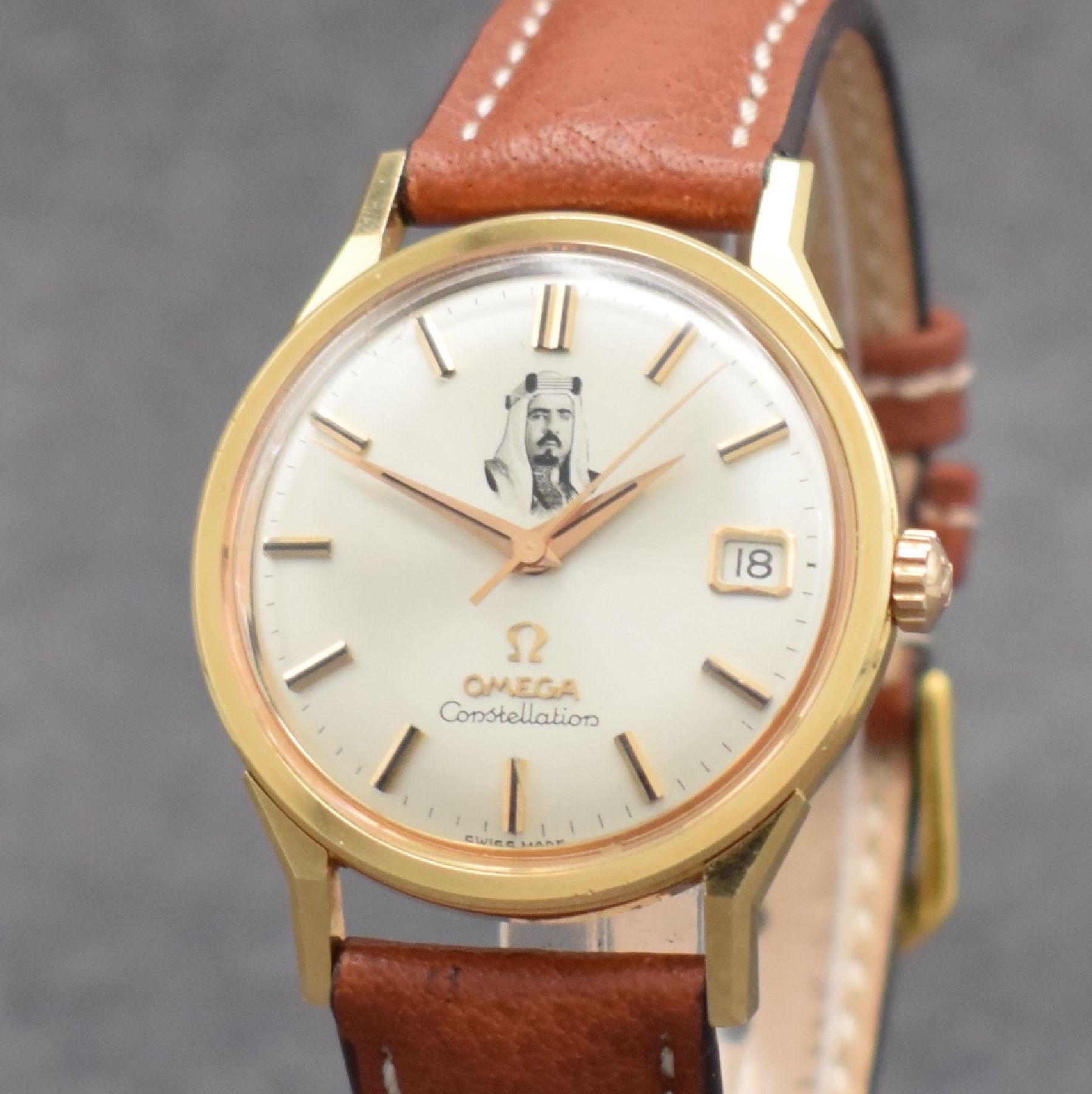 Detail c: OMEGA "Sheikh Isa Bin Salman Al Khalifa" feine& extrem seltene Herrenarmbanduhr Constellation in RG 750/000 im unpoliertem Zustand, ...
