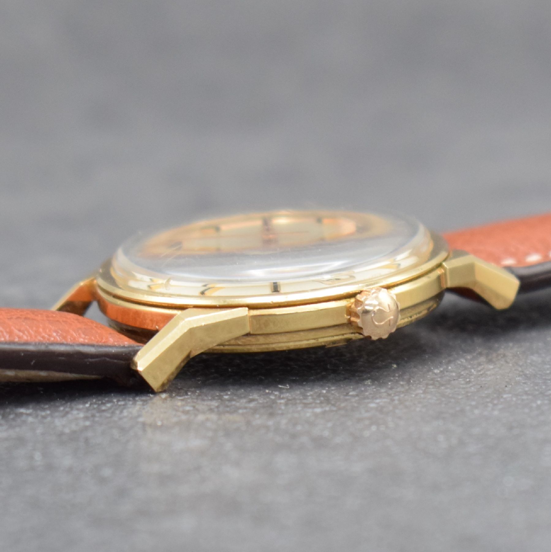 Detail d: OMEGA "Sheikh Isa Bin Salman Al Khalifa" feine& extrem seltene Herrenarmbanduhr Constellation in RG 750/000 im unpoliertem Zustand, ...