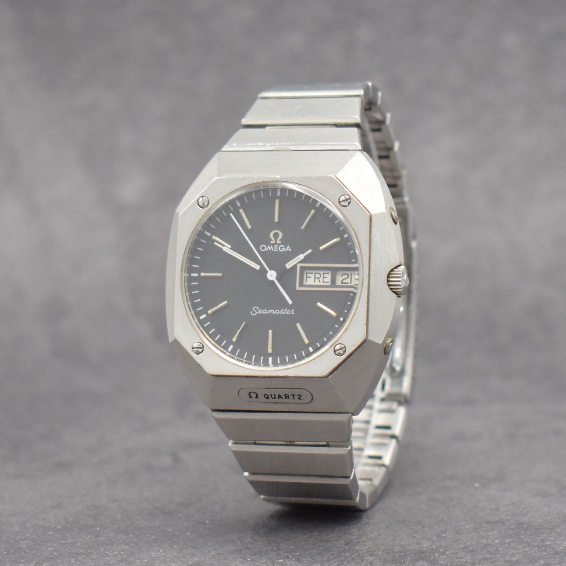 Detail b: OMEGA Herrenarmbanduhr Modell Seamaster, Ref. 1960054, Schweiz um 1977, Edelstahlgeh. inkl. Gliederband m. Faltschl., Boden m. Seepferdchenlogo ...
