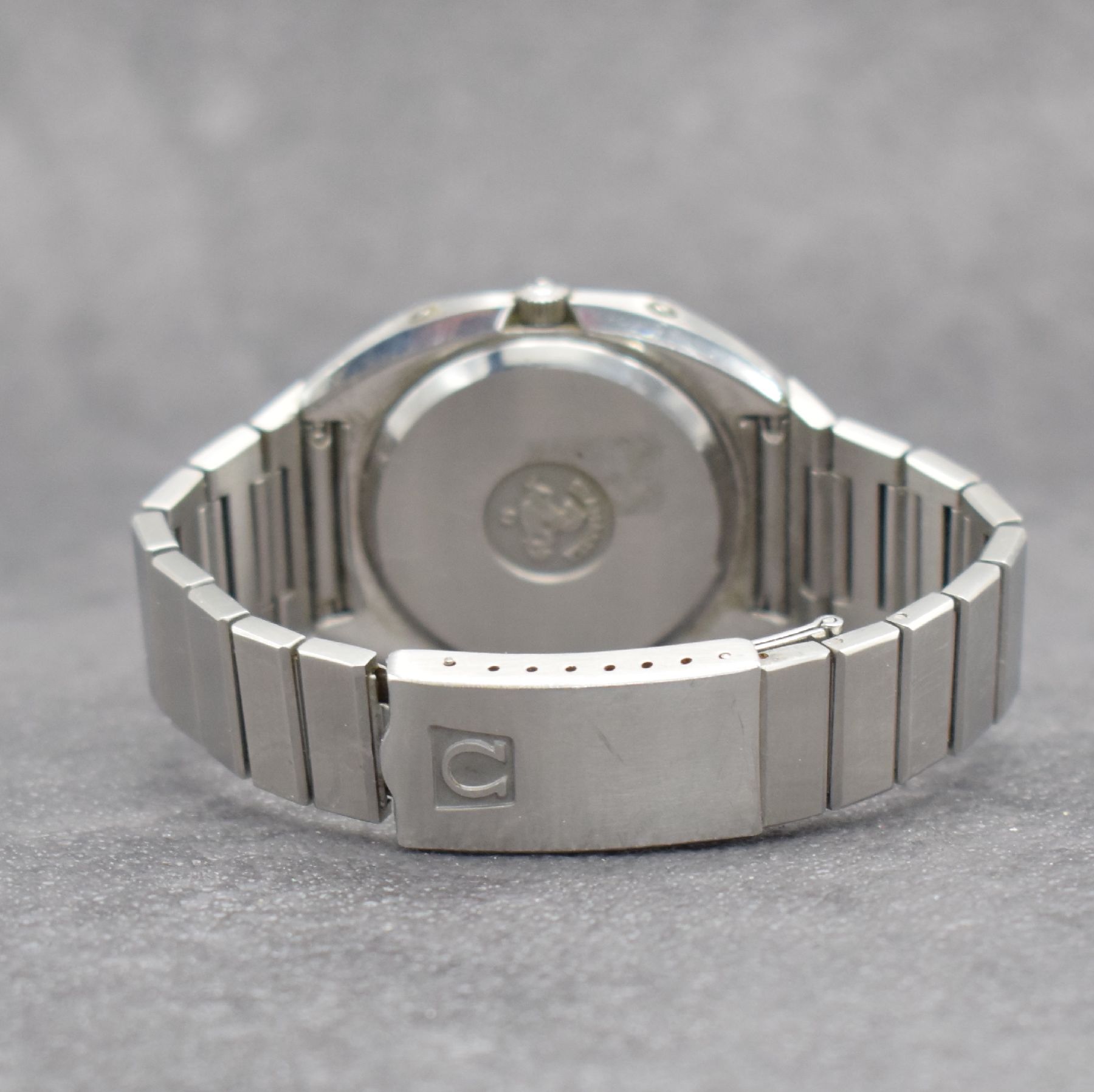 Detail d: OMEGA Herrenarmbanduhr Modell Seamaster, Ref. 1960054, Schweiz um 1977, Edelstahlgeh. inkl. Gliederband m. Faltschl., Boden m. Seepferdchenlogo ...