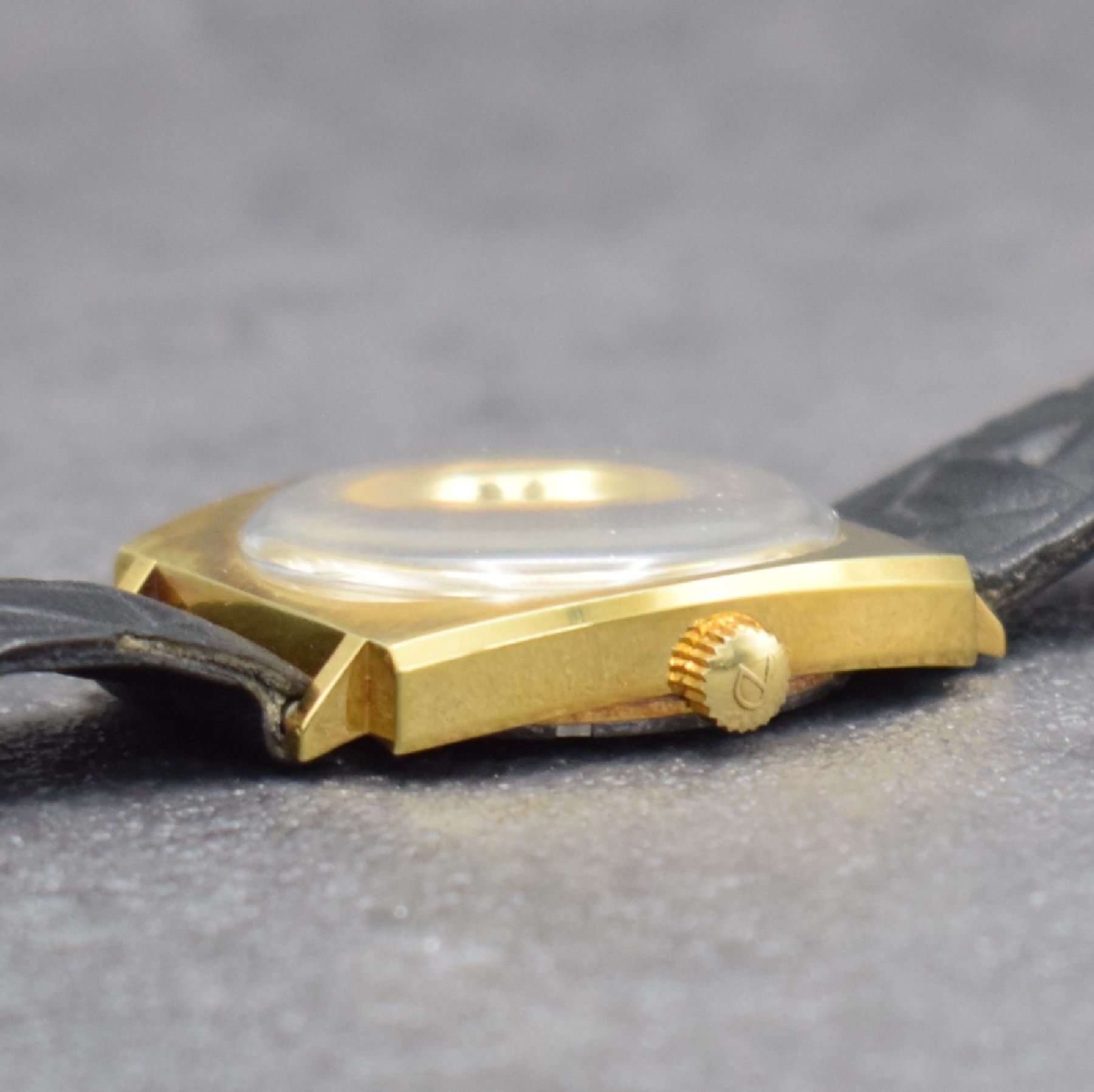 Detail c: Konvolut: 2 DUGENA Armbanduhren Serie Monza, Schweiz um 1980, beide verg. Metallgeh., Edelstahlböden verschr., silberne Zifferblätter m. aufgel. ...
