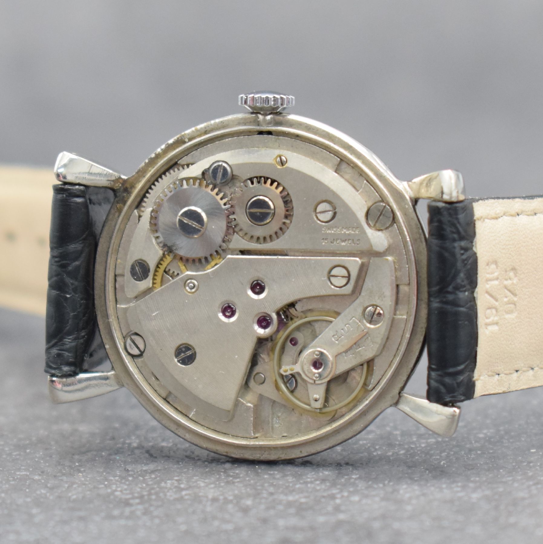 Detail f: ZELCO EXTRA Regulateur Herrenarmbanduhr, Schweiz um 1940, Handaufzug, verchr. Geh., Edelstahlboden & Glasrand aufgedr., silb. Duoton-Zifferbl. ...