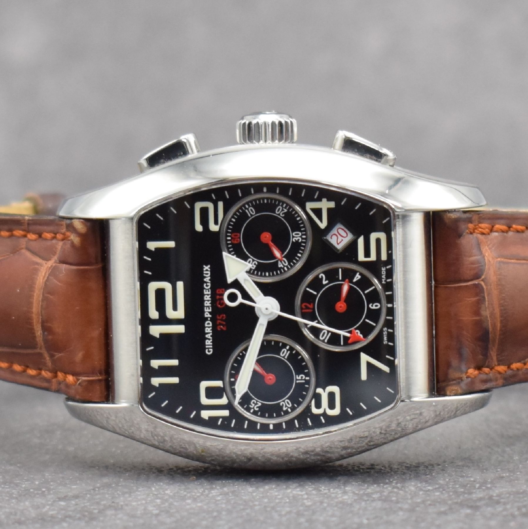 Detail a: GIRARD PERREGAUX pour Ferrari 275 GTB limitierte Herrenarmbanduhr mit Chronograph, Schweiz um 2005, Automatik, Ref. 27650, auf 275 Stück limitiertes ...