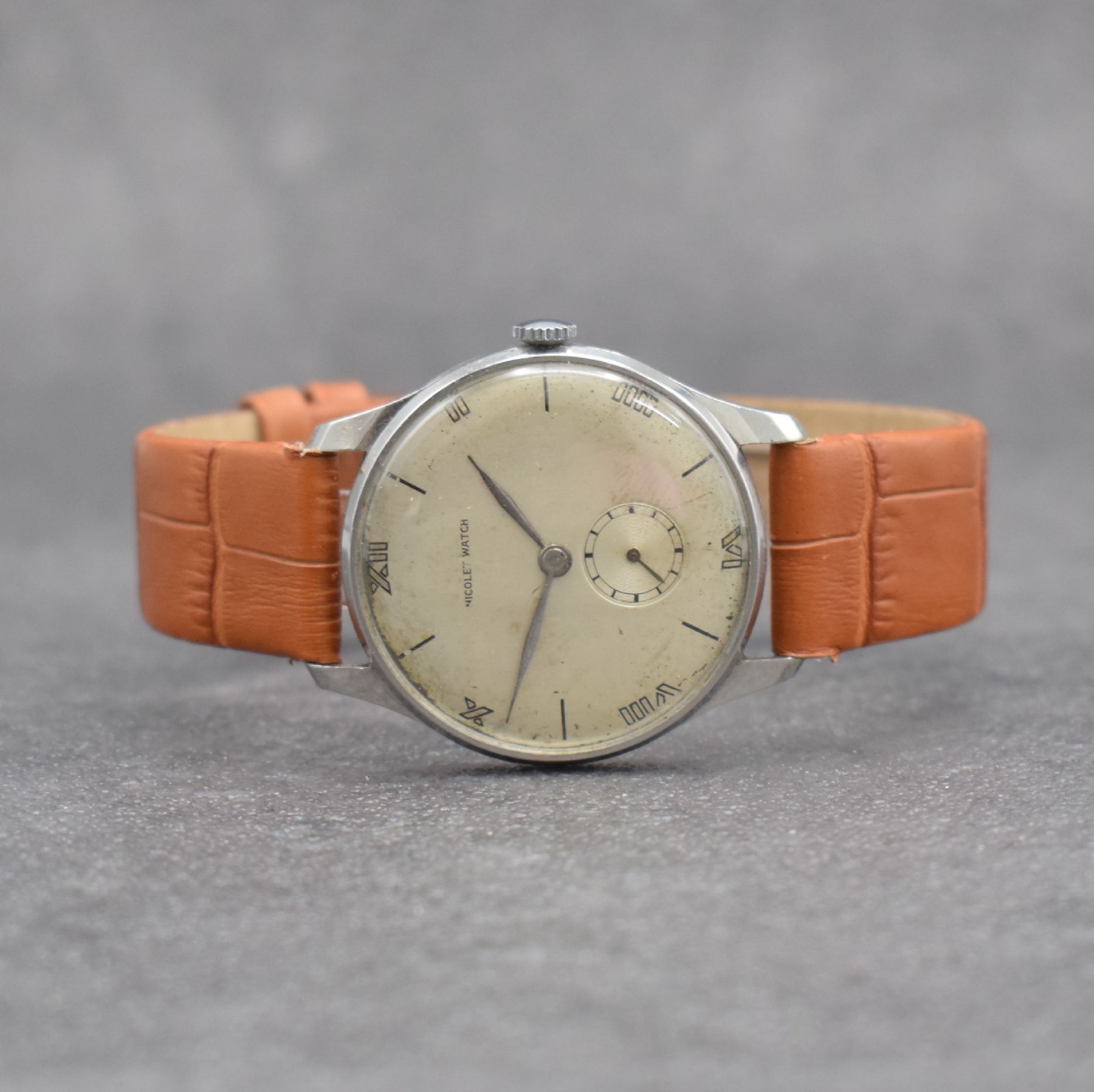 NICOLET WATCH Herrenarmbanduhr, Schweiz 1940er Jahre, Handaufzug, 3-teil. Gehäuse in Stahl, Boden & Glasrand aufgedr., silb. Zifferbl. m. röm. ...
