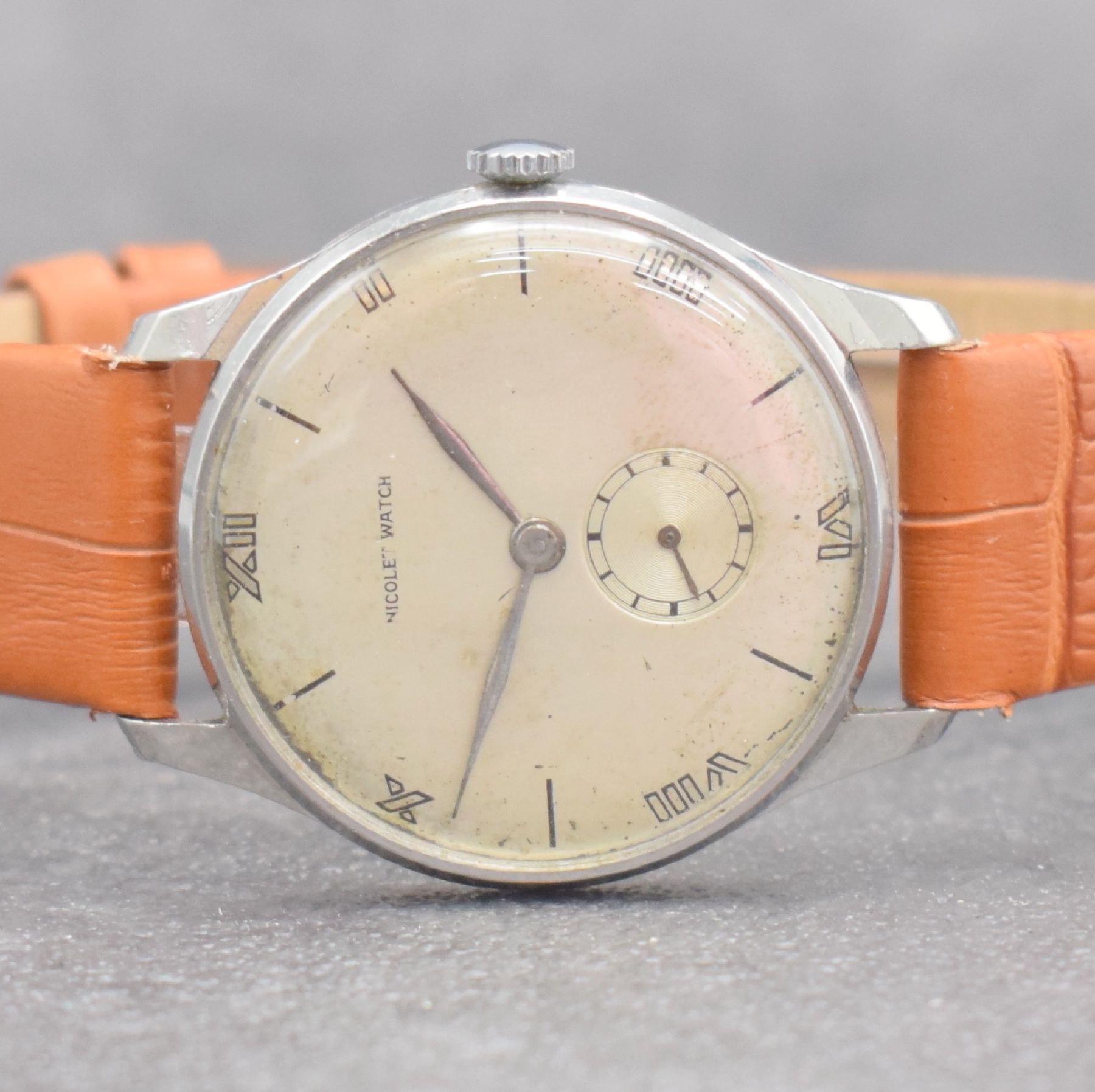 Detail a: NICOLET WATCH Herrenarmbanduhr, Schweiz 1940er Jahre, Handaufzug, 3-teil. Gehäuse in Stahl, Boden & Glasrand aufgedr., silb. Zifferbl. m. röm. ...