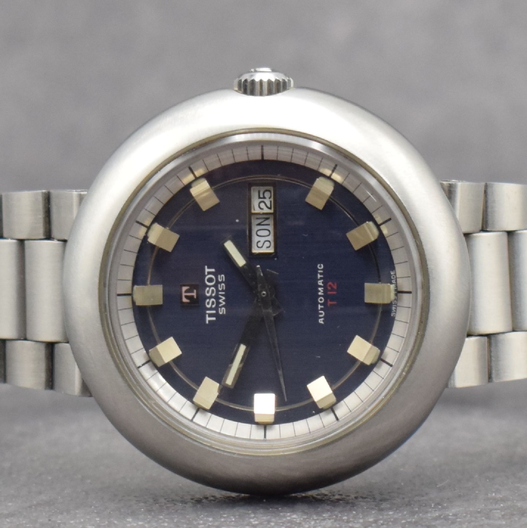 Detail a: TISSOT seltene, übergroße Herrenarmbanduhr T 12 an original Gay Freres Gliederband, Automatik, Schweiz um 1971, Ref. 46592, Boden verschr., blaues ...