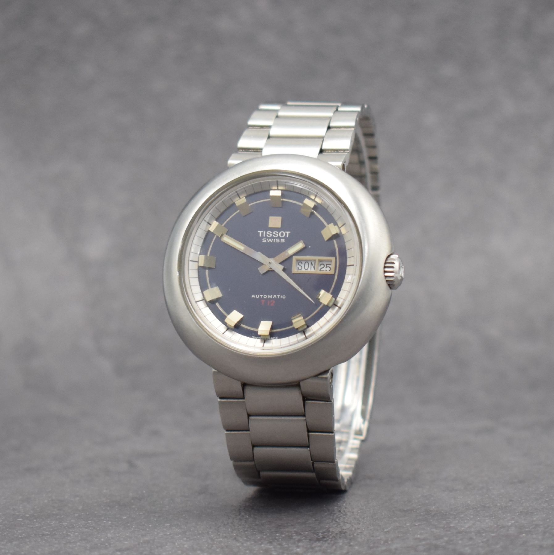 Detail b: TISSOT seltene, übergroße Herrenarmbanduhr T 12 an original Gay Freres Gliederband, Automatik, Schweiz um 1971, Ref. 46592, Boden verschr., blaues ...
