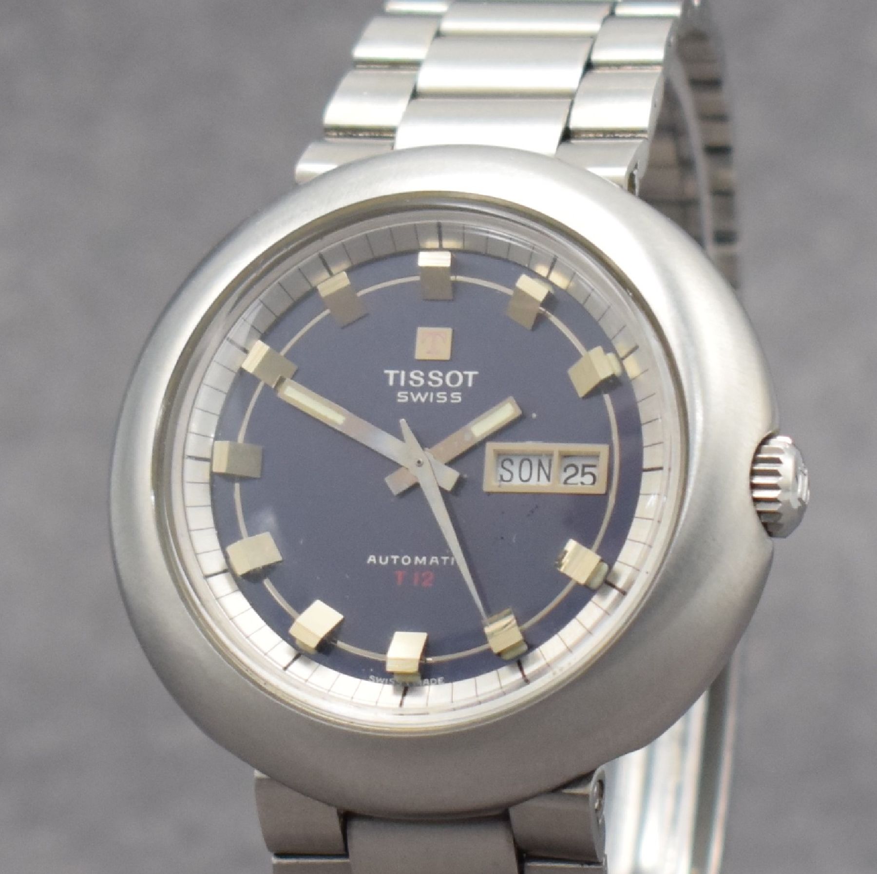 Detail c: TISSOT seltene, übergroße Herrenarmbanduhr T 12 an original Gay Freres Gliederband, Automatik, Schweiz um 1971, Ref. 46592, Boden verschr., blaues ...