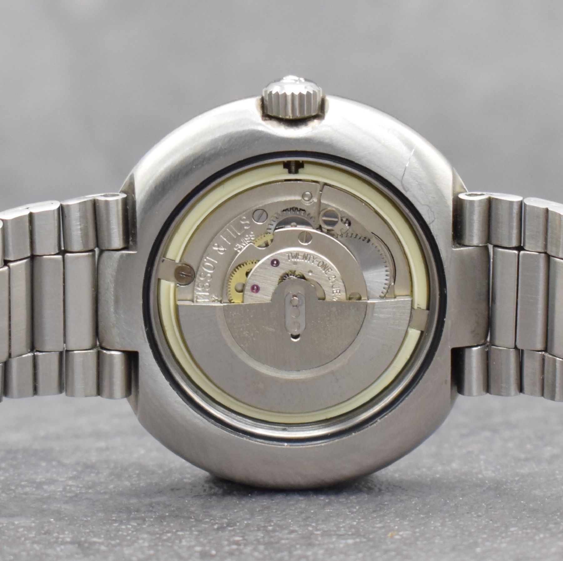 Detail g: TISSOT seltene, übergroße Herrenarmbanduhr T 12 an original Gay Freres Gliederband, Automatik, Schweiz um 1971, Ref. 46592, Boden verschr., blaues ...