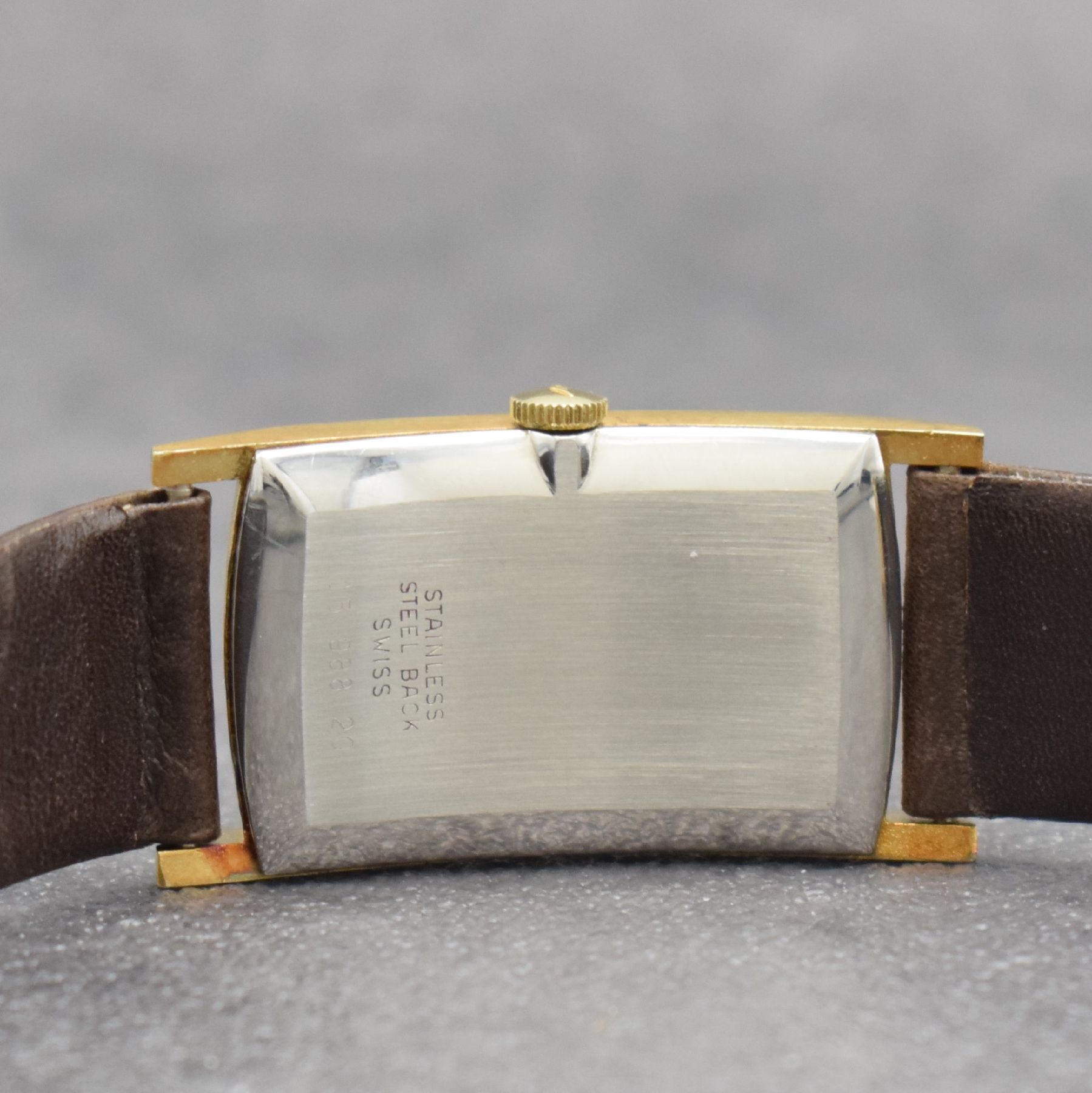 Detail c: Konvolut: 2 MONDIA Armbanduhren, Schweiz um 1975, beide Handaufzug, 1 x kissenförmiges Geh. verchromt, Edelstahlboden verschr., blaues Zifferbl. m. ...