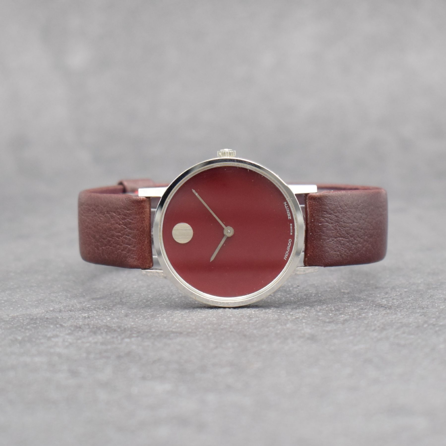 ZENITH Armbanduhr in Stahl Serie Museumswatch, Handaufzug, Ref. 21.0522.352, Schweiz um 1970, 2-teil. Gehäuse, Boden aufgedr., orig. Lederband m. ...