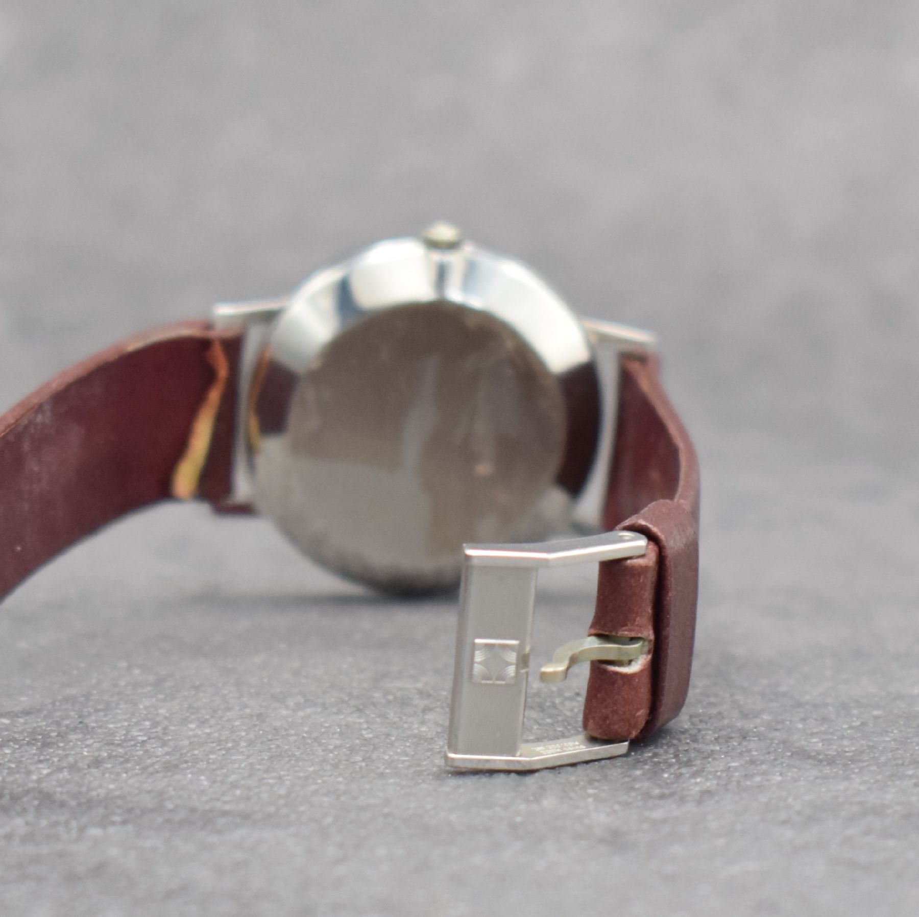 Detail c: ZENITH Armbanduhr in Stahl Serie Museumswatch, Handaufzug, Ref. 21.0522.352, Schweiz um 1970, 2-teil. Gehäuse, Boden aufgedr., orig. Lederband m. ...
