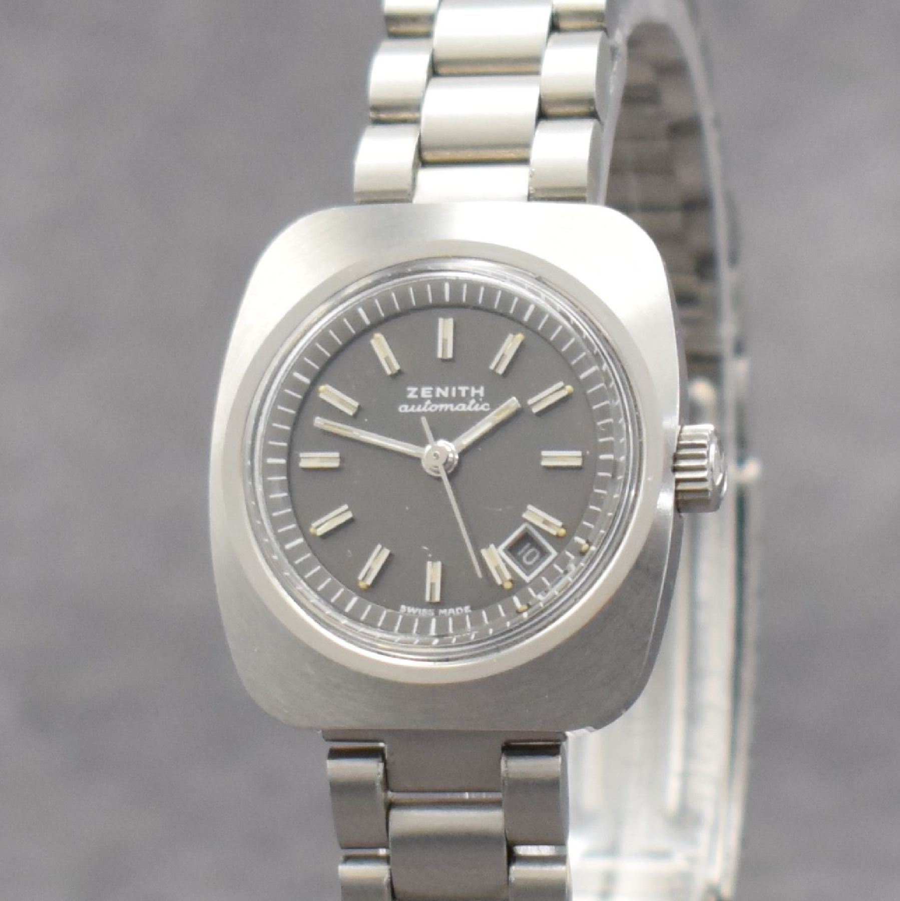 Detail c: ZENITH Damenarmbanduhr, Automatik, Schweiz um 1980, Edelstahlgeh. inkl. orig. Gliederband m. Faltschl., Boden verschr., graues Zifferbl. m. aufgel. ...