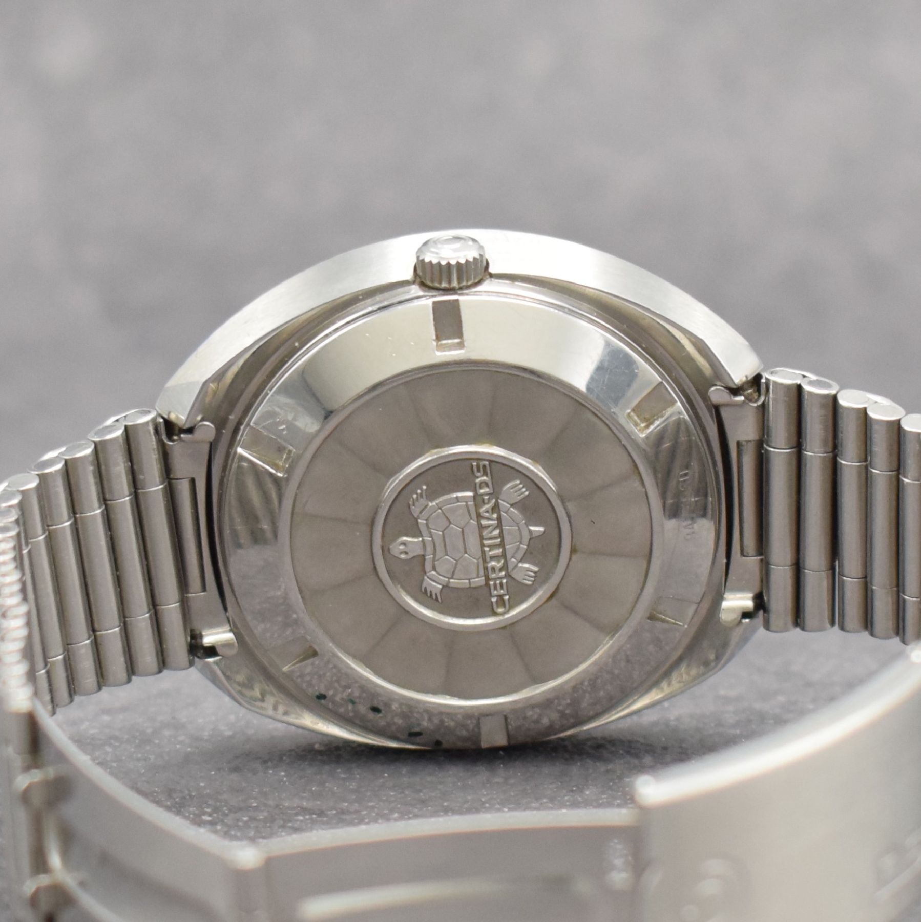 Detail f: CERTINA seltene, übergroße Herrenarmbanduhr DS-2 Certronic, Schweiz um 1974, Ref. 8201 300, massives Stahlgeh. inkl. orig. Gliederband, Boden ...