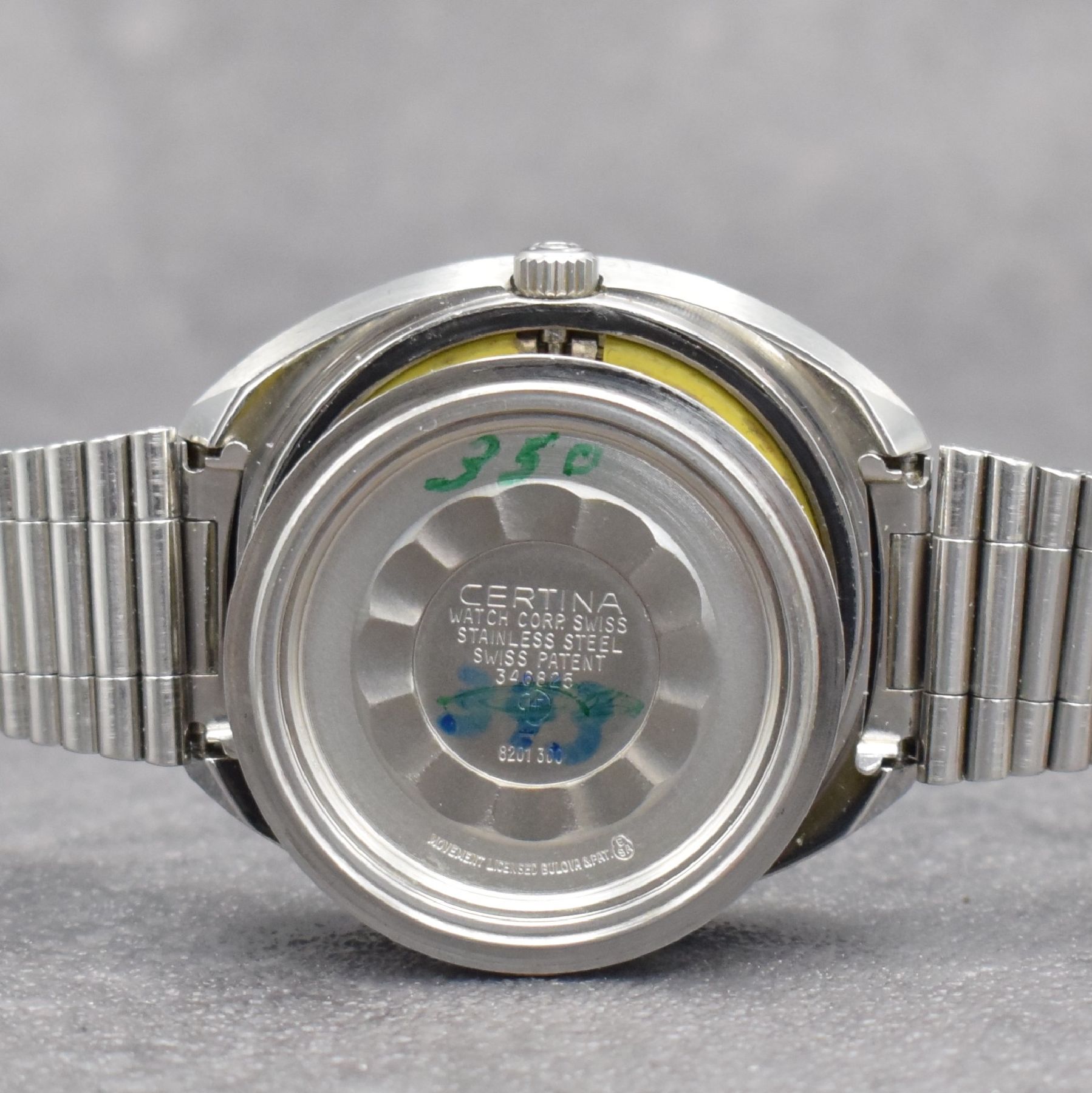Detail h: CERTINA seltene, übergroße Herrenarmbanduhr DS-2 Certronic, Schweiz um 1974, Ref. 8201 300, massives Stahlgeh. inkl. orig. Gliederband, Boden ...
