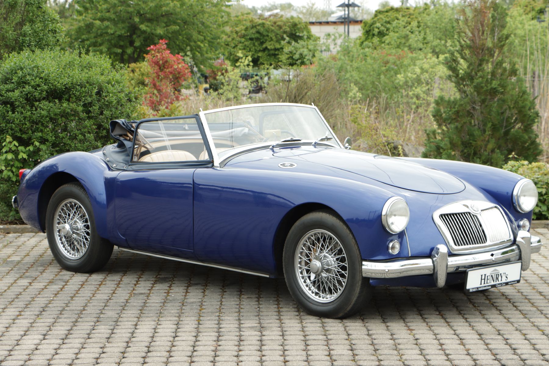 Detail a: MGA 1500 Roadster, Fahrgestellnummer: HDR4315080, EZ 07/1956, 1 Halter im deutschen Brief, Laufleistung ca. 16.416 km abgelesen, 50 kW/68 PS, HU ...