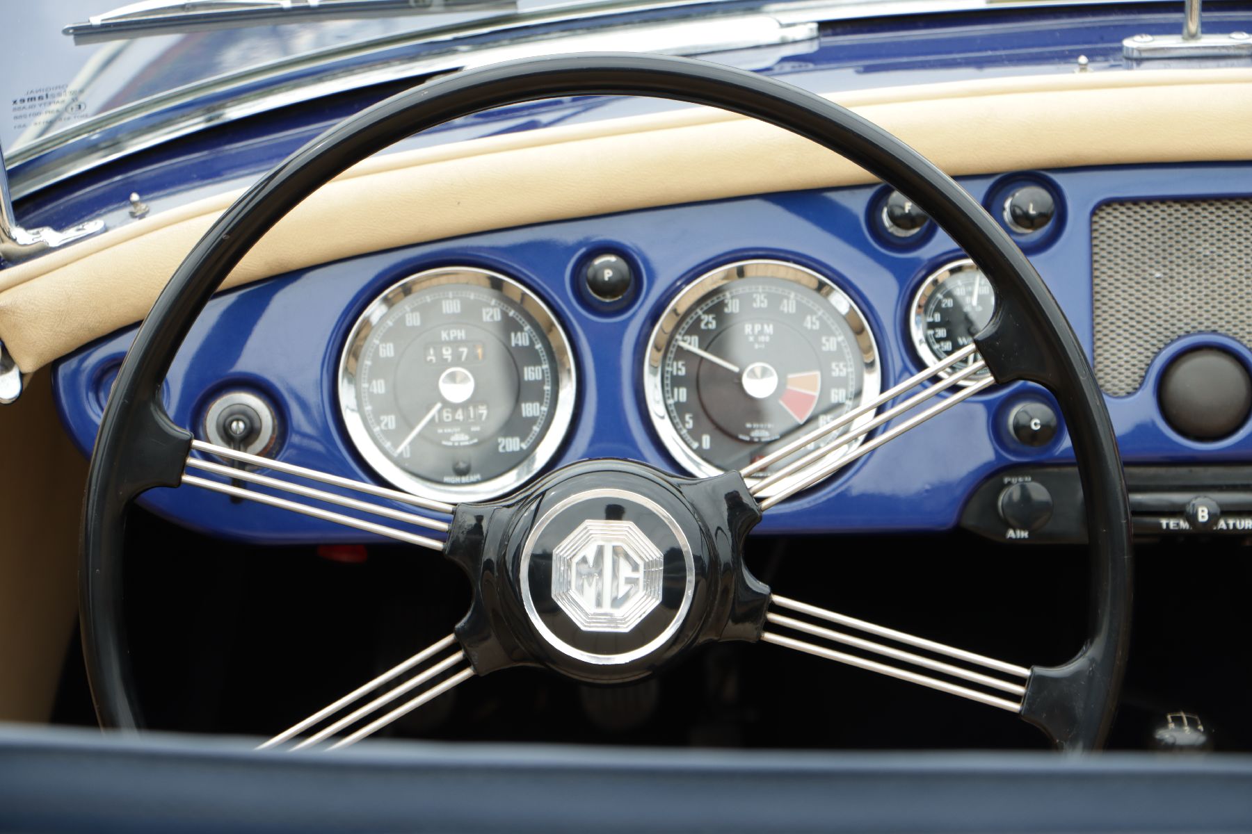 Detail d: MGA 1500 Roadster, Fahrgestellnummer: HDR4315080, EZ 07/1956, 1 Halter im deutschen Brief, Laufleistung ca. 16.416 km abgelesen, 50 kW/68 PS, HU ...
