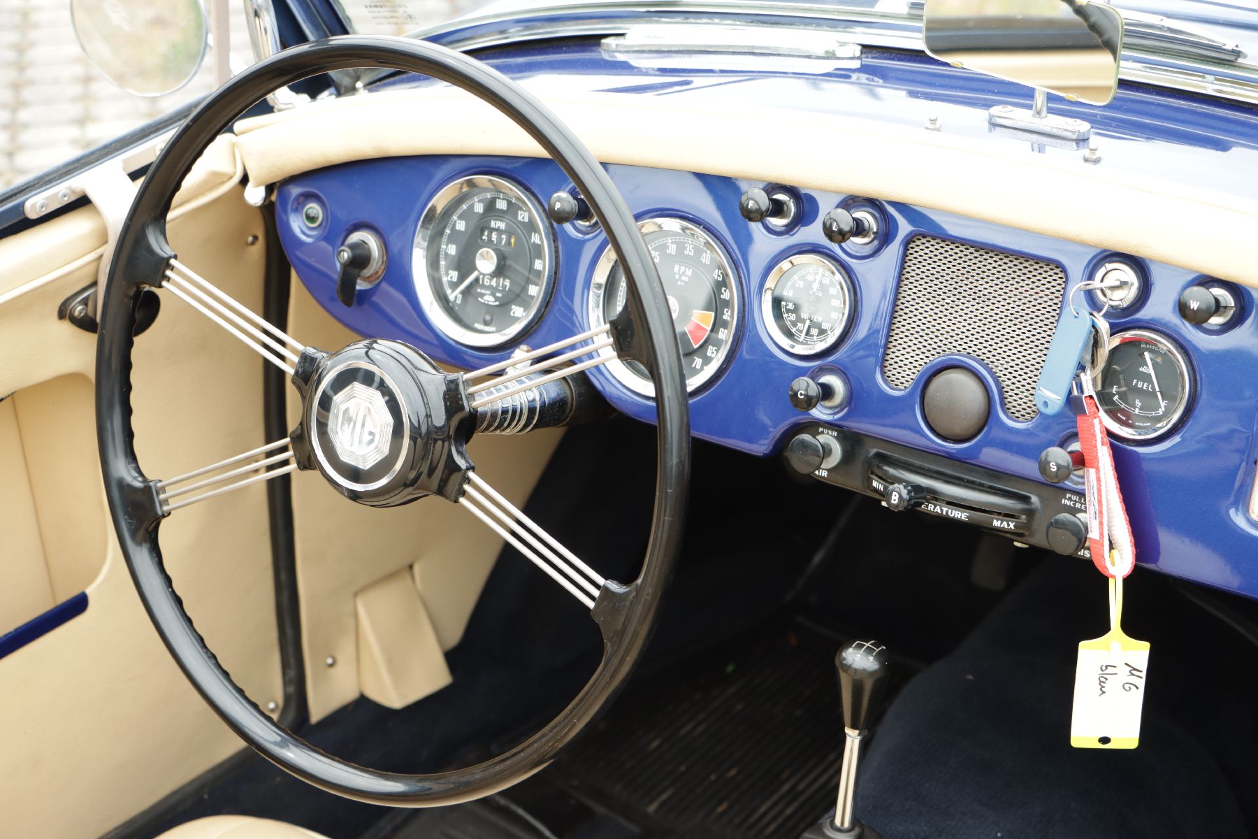 Detail e: MGA 1500 Roadster, Fahrgestellnummer: HDR4315080, EZ 07/1956, 1 Halter im deutschen Brief, Laufleistung ca. 16.416 km abgelesen, 50 kW/68 PS, HU ...
