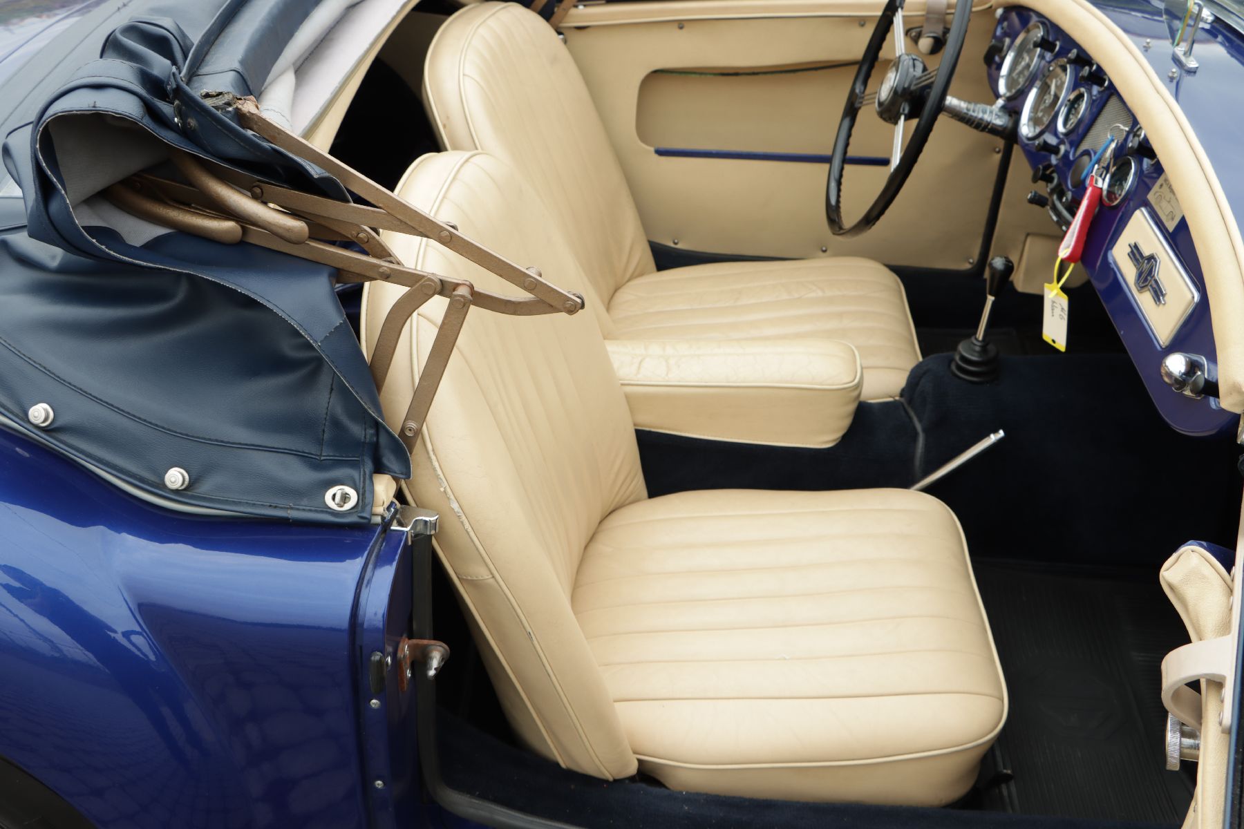 Detail f: MGA 1500 Roadster, Fahrgestellnummer: HDR4315080, EZ 07/1956, 1 Halter im deutschen Brief, Laufleistung ca. 16.416 km abgelesen, 50 kW/68 PS, HU ...