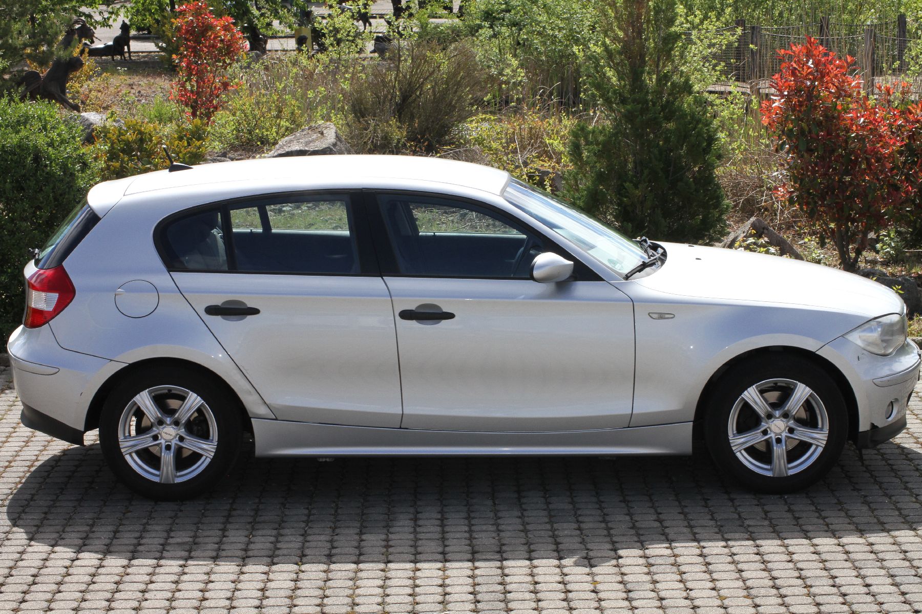 Detail a: BMW 116i, Fahrgestellnummer: WBAUF11020P091149, EZ 02/2007, HU 01/2022, Laufleistung 179.000 km abgelesen, Schaltgetriebe, 85 kW/116 PS, 3. Hand, ...