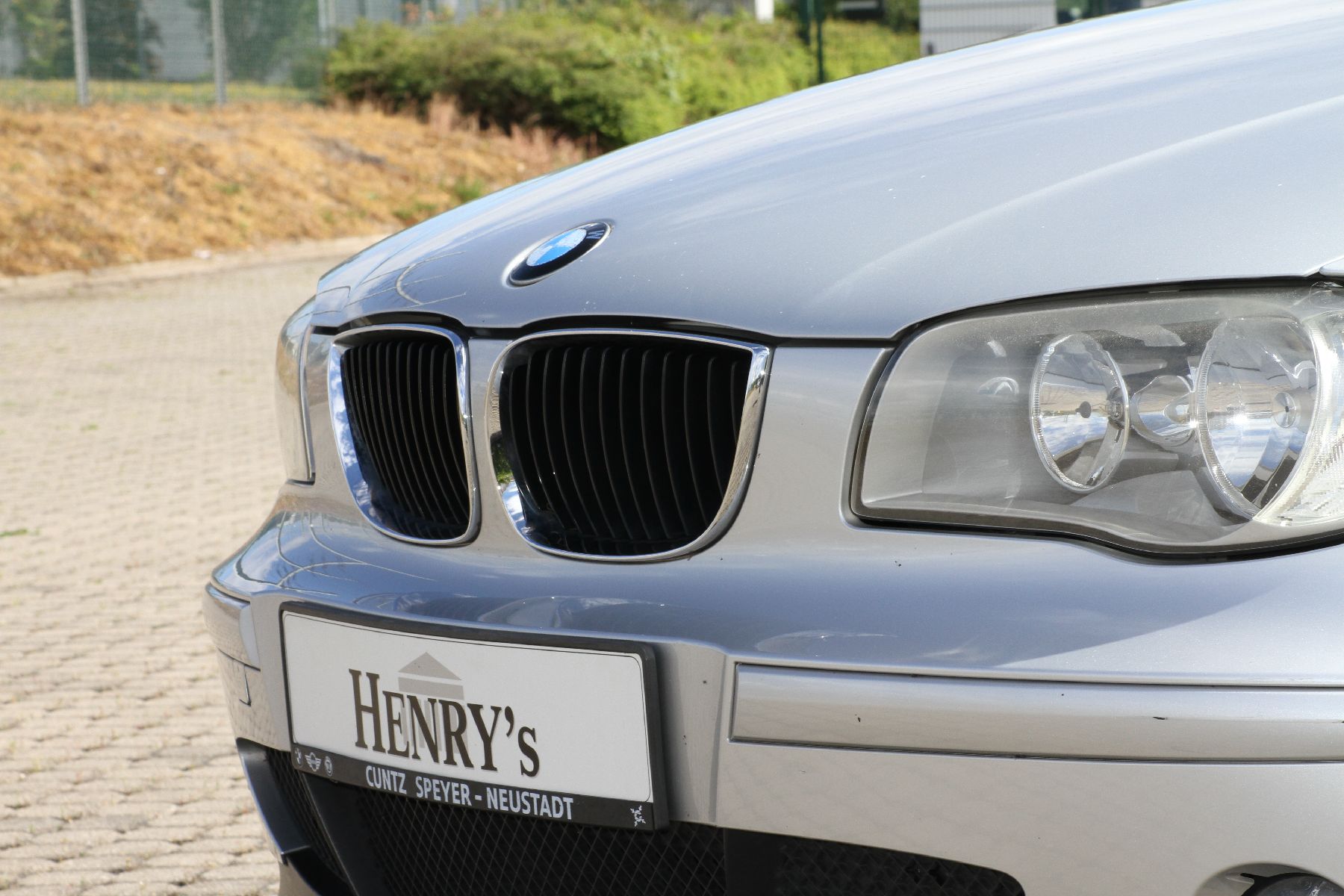 Detail b: BMW 116i, Fahrgestellnummer: WBAUF11020P091149, EZ 02/2007, HU 01/2022, Laufleistung 179.000 km abgelesen, Schaltgetriebe, 85 kW/116 PS, 3. Hand, ...
